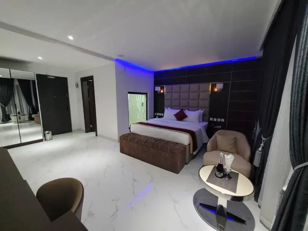 Standard Single Room in Carlton Swiss Luxury Residency Standard Single Room in Carlton Swiss Luxury Residency