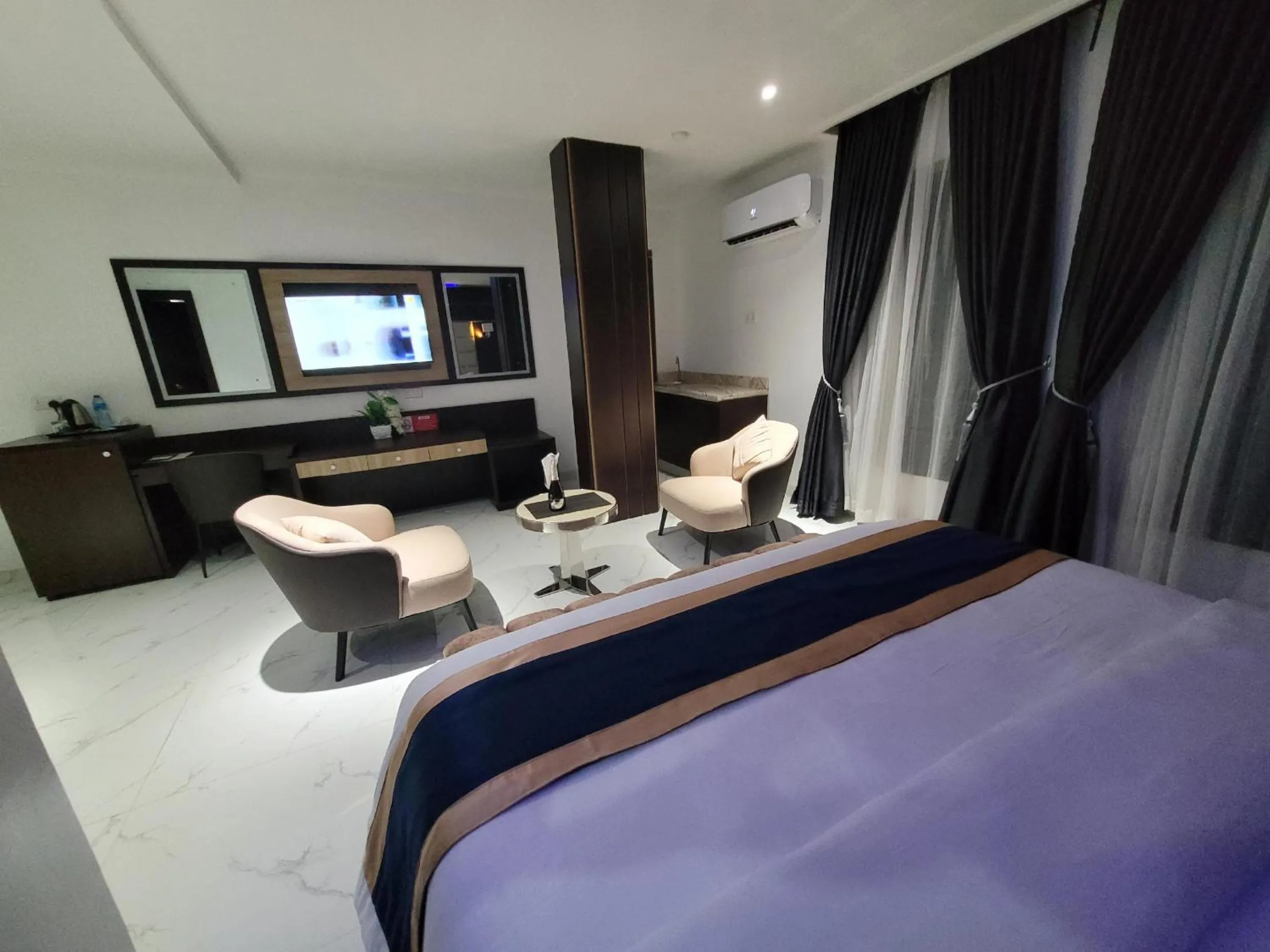 Bed in Carlton Swiss Luxury Residency