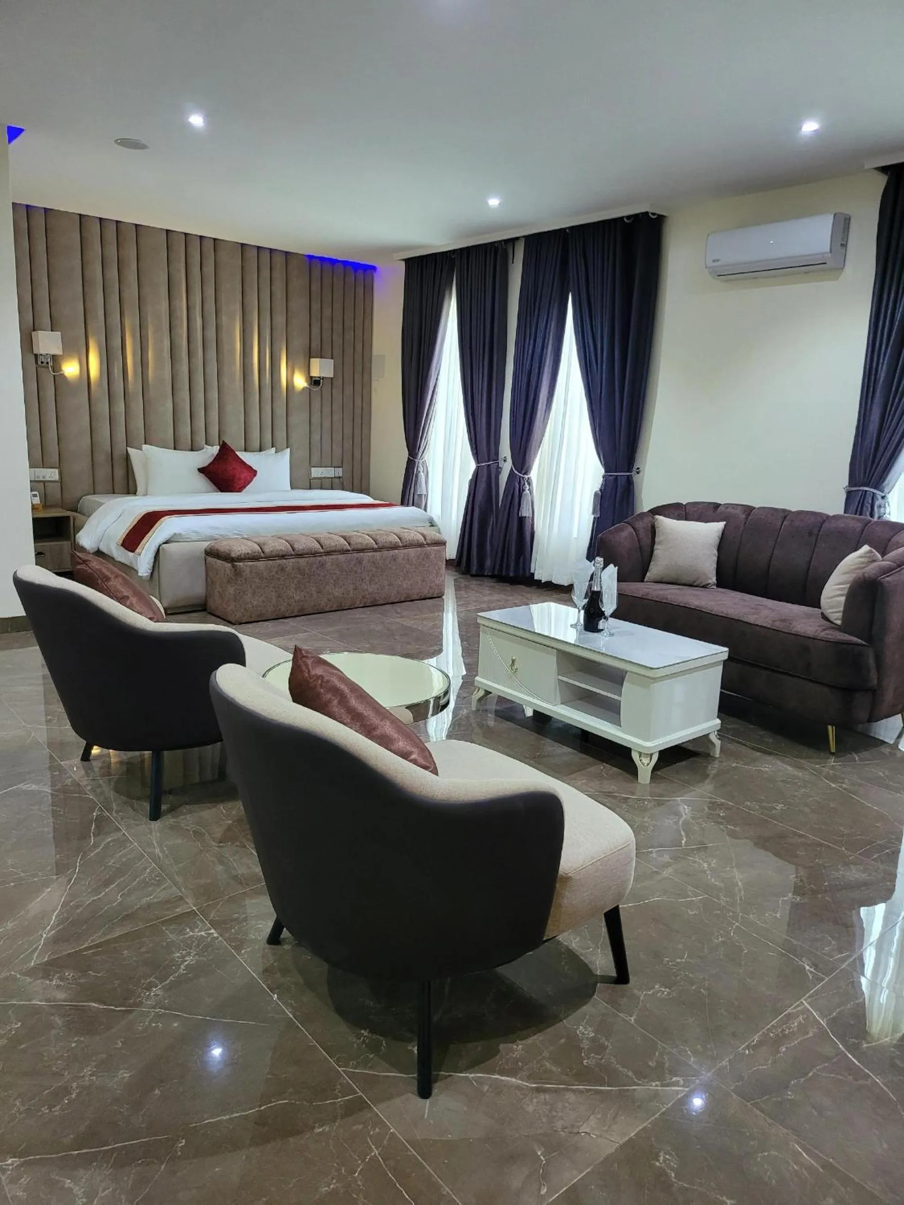 Bed in Carlton Swiss Luxury Residency