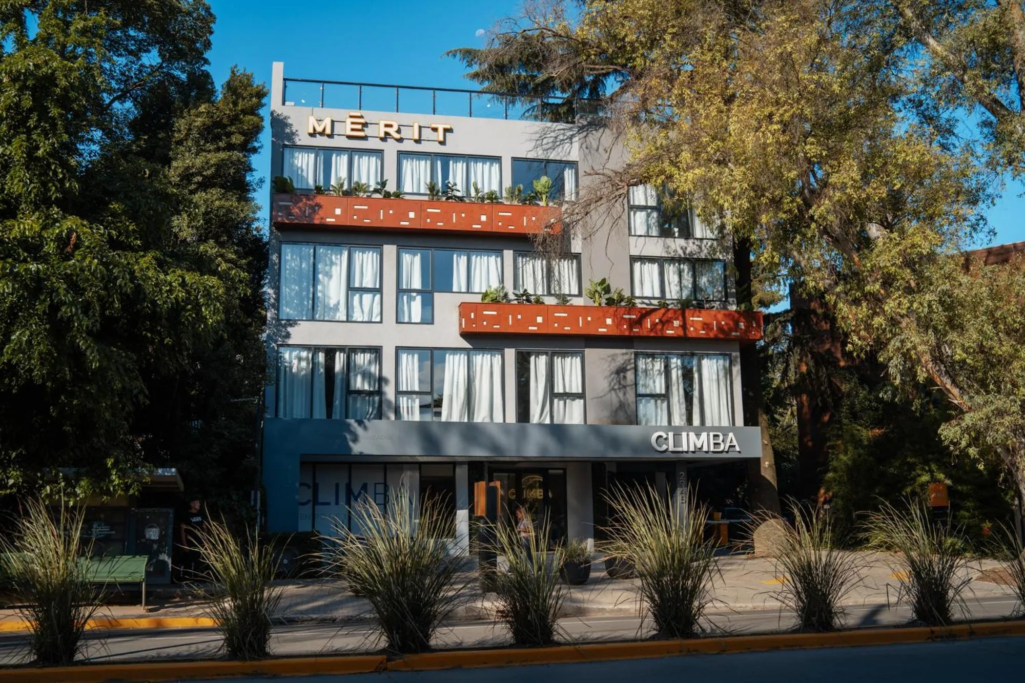 Property building in Mérit Parque Leloir by Amérian