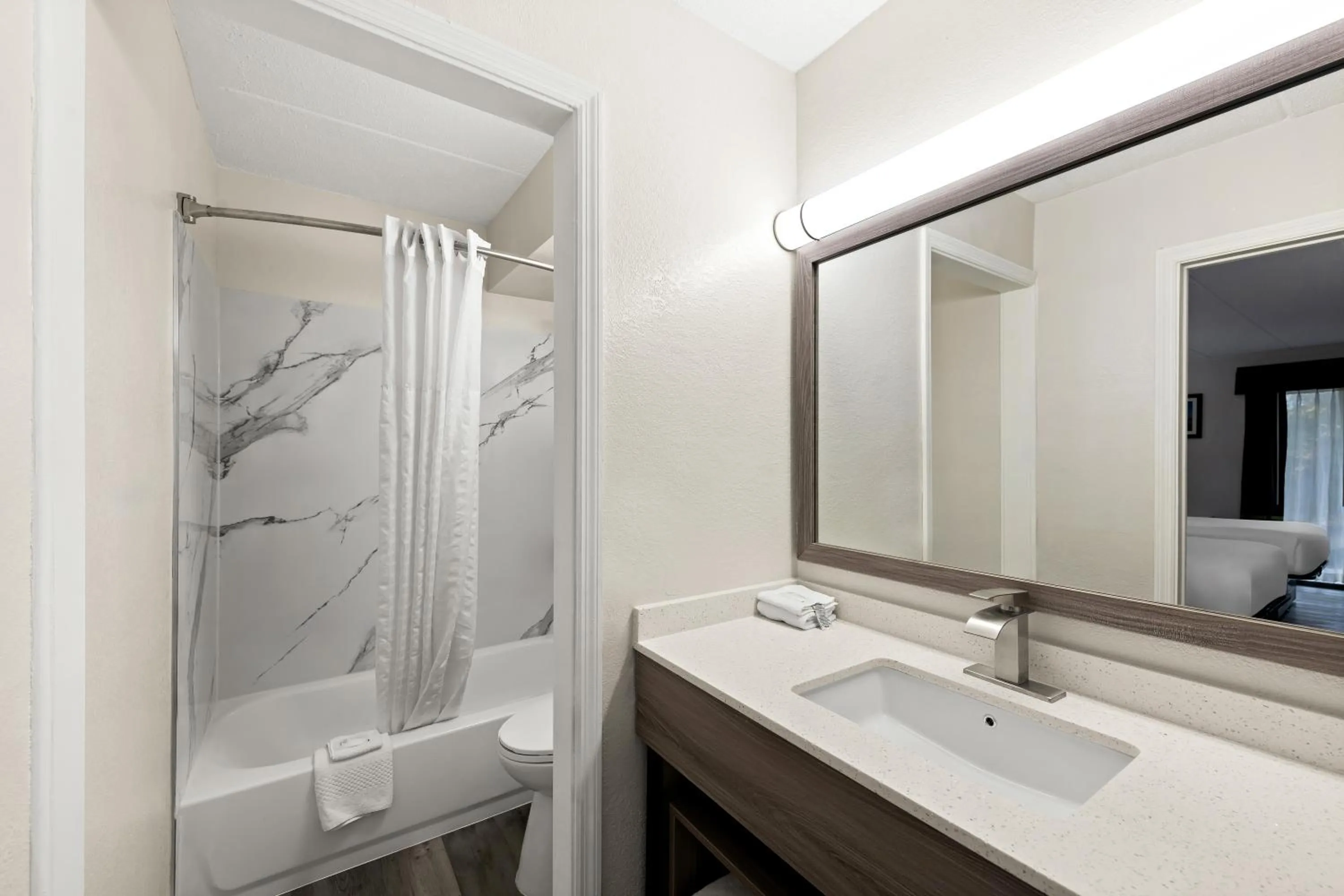 Bathroom in Suburban Studios Mason Near Kings Island