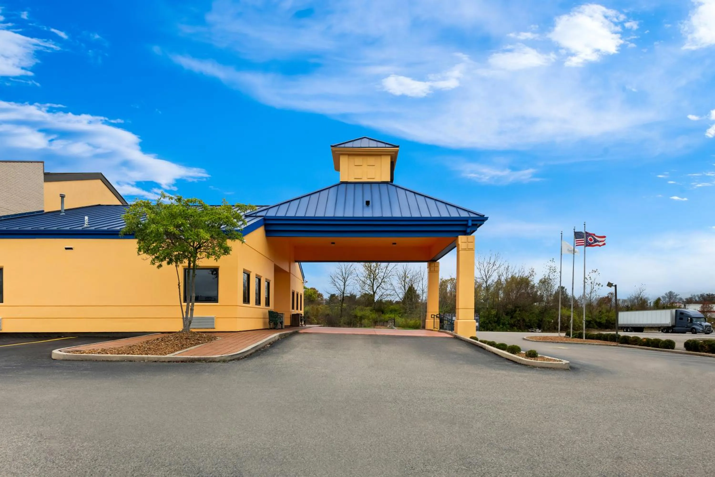 Property building in Suburban Studios Mason Near Kings Island