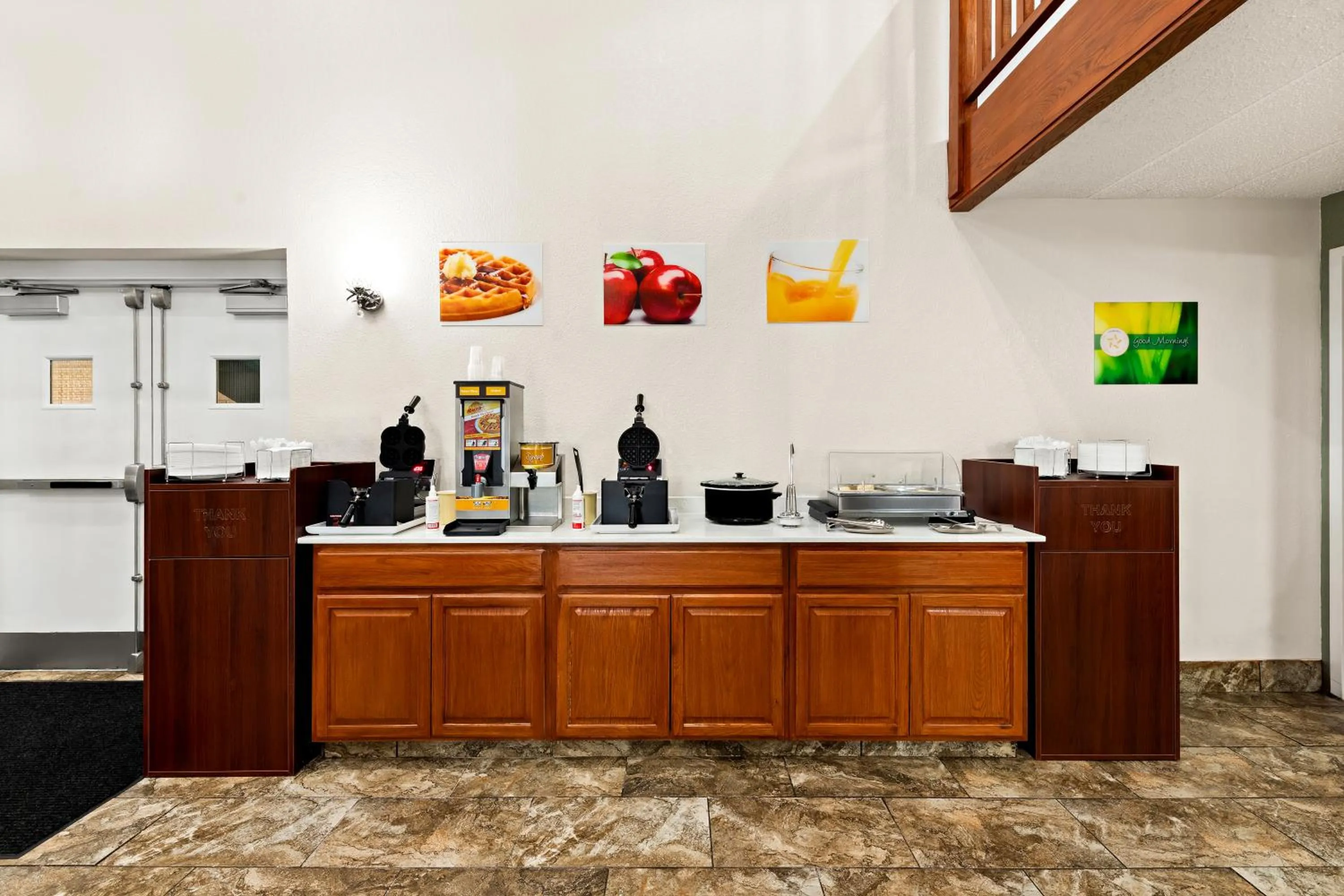 Buffet breakfast in Suburban Studios Mason Near Kings Island