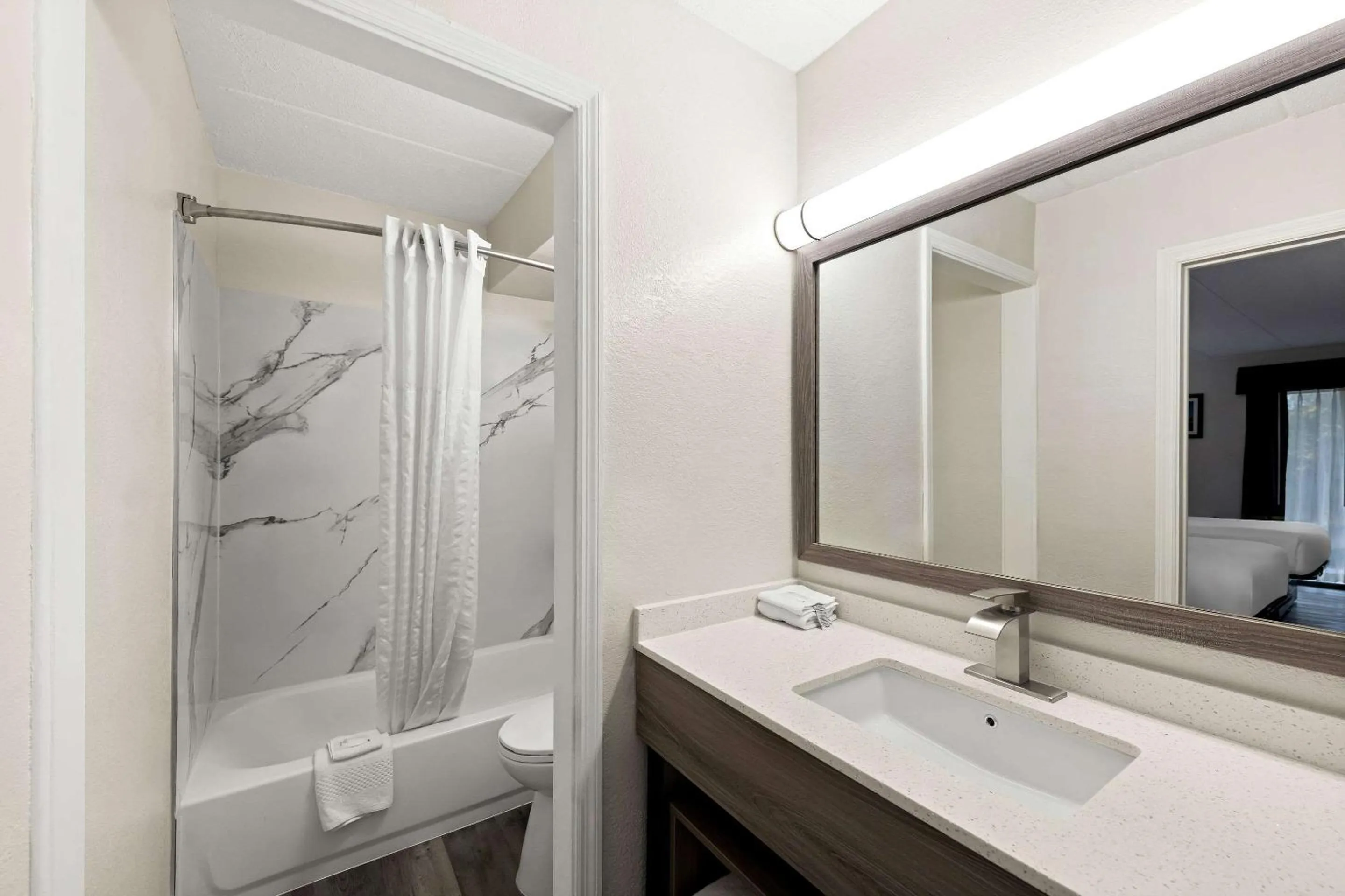 Bathroom in Suburban Studios Mason Near Kings Island