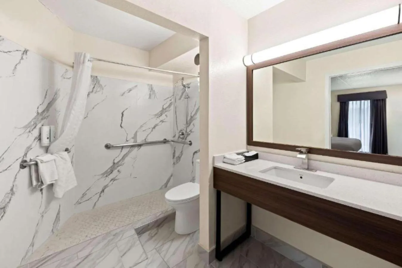 Bathroom in Suburban Studios Mason Near Kings Island