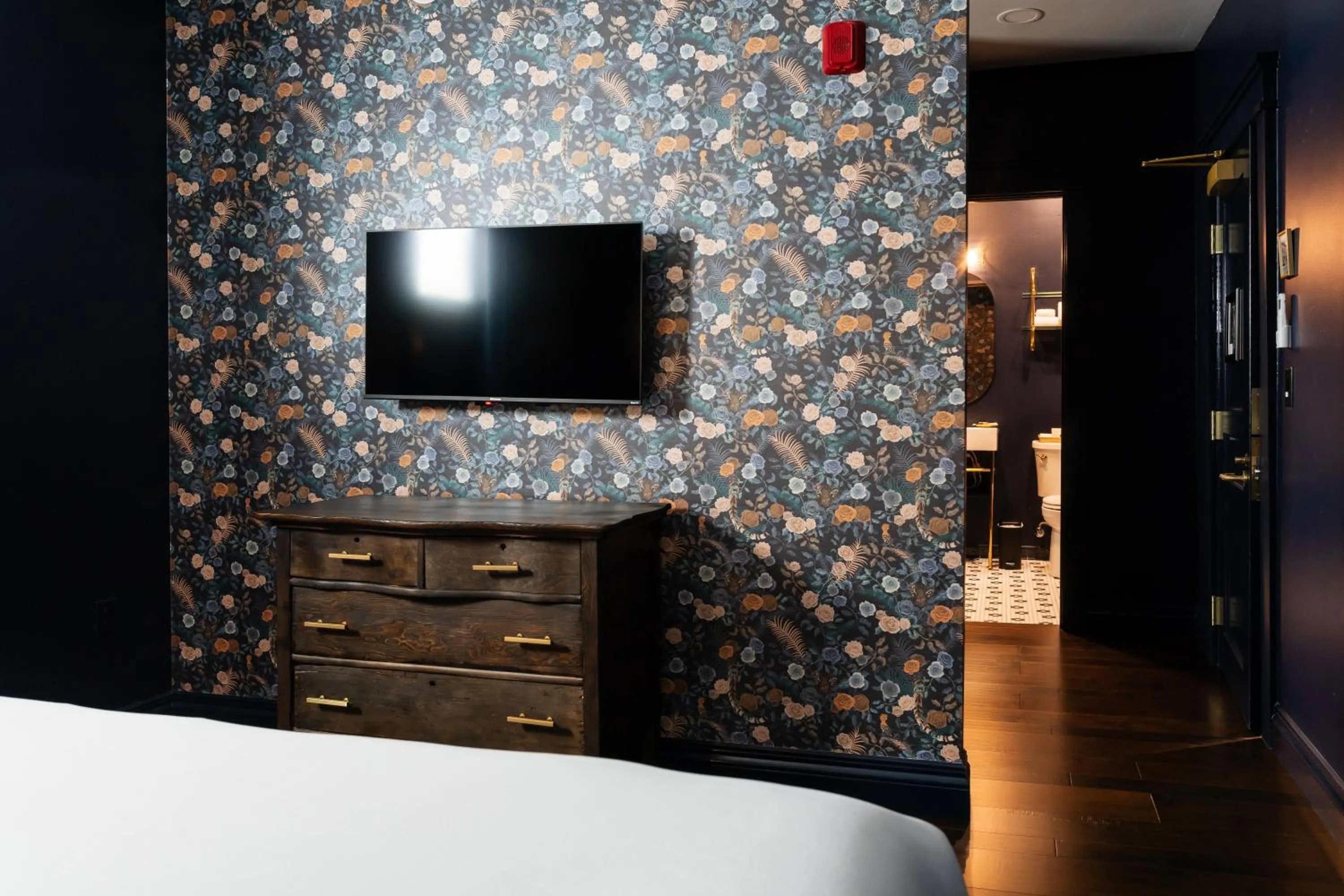 TV and multimedia, Bed in The Hotel Melrose