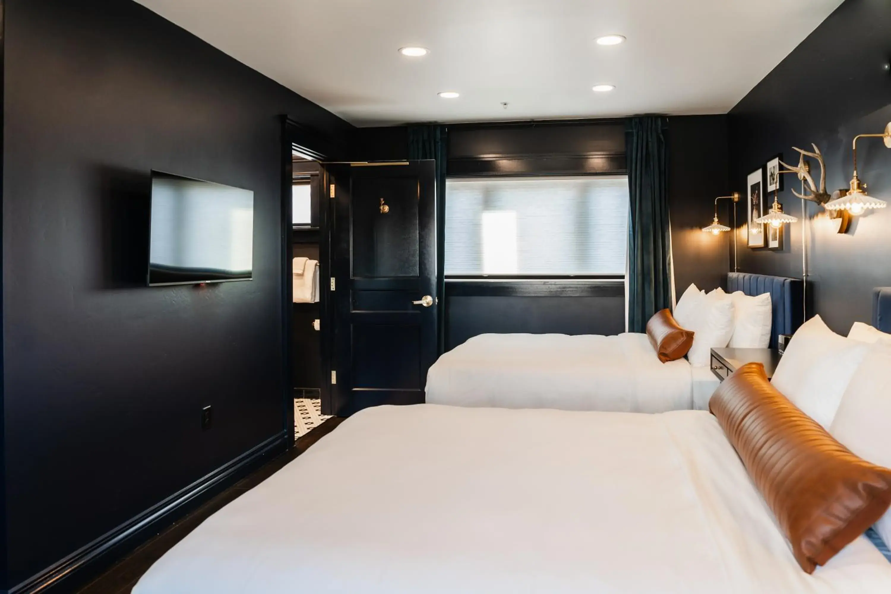 Deluxe Queen Room in The Hotel Melrose Deluxe Queen Room in The Hotel Melrose