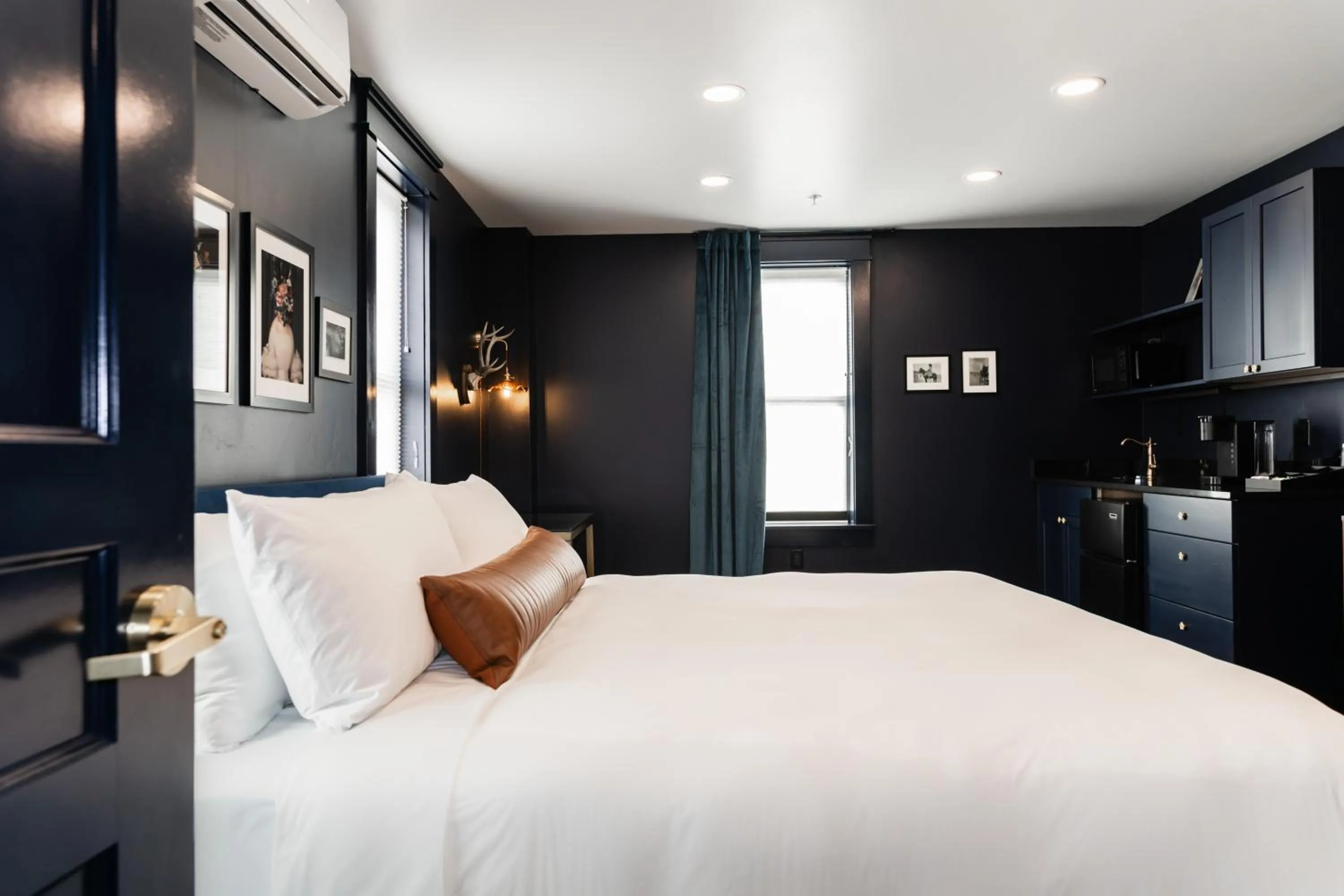 Bed in The Hotel Melrose