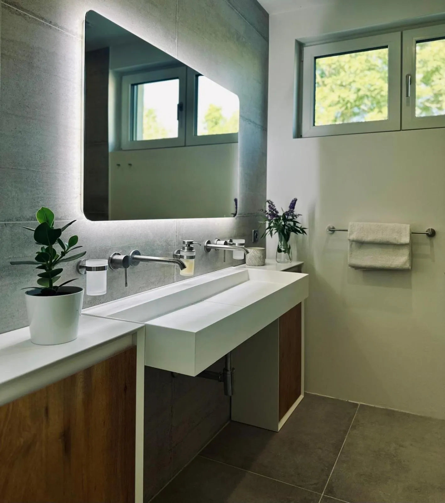 Toilet in Homely Basel Airport