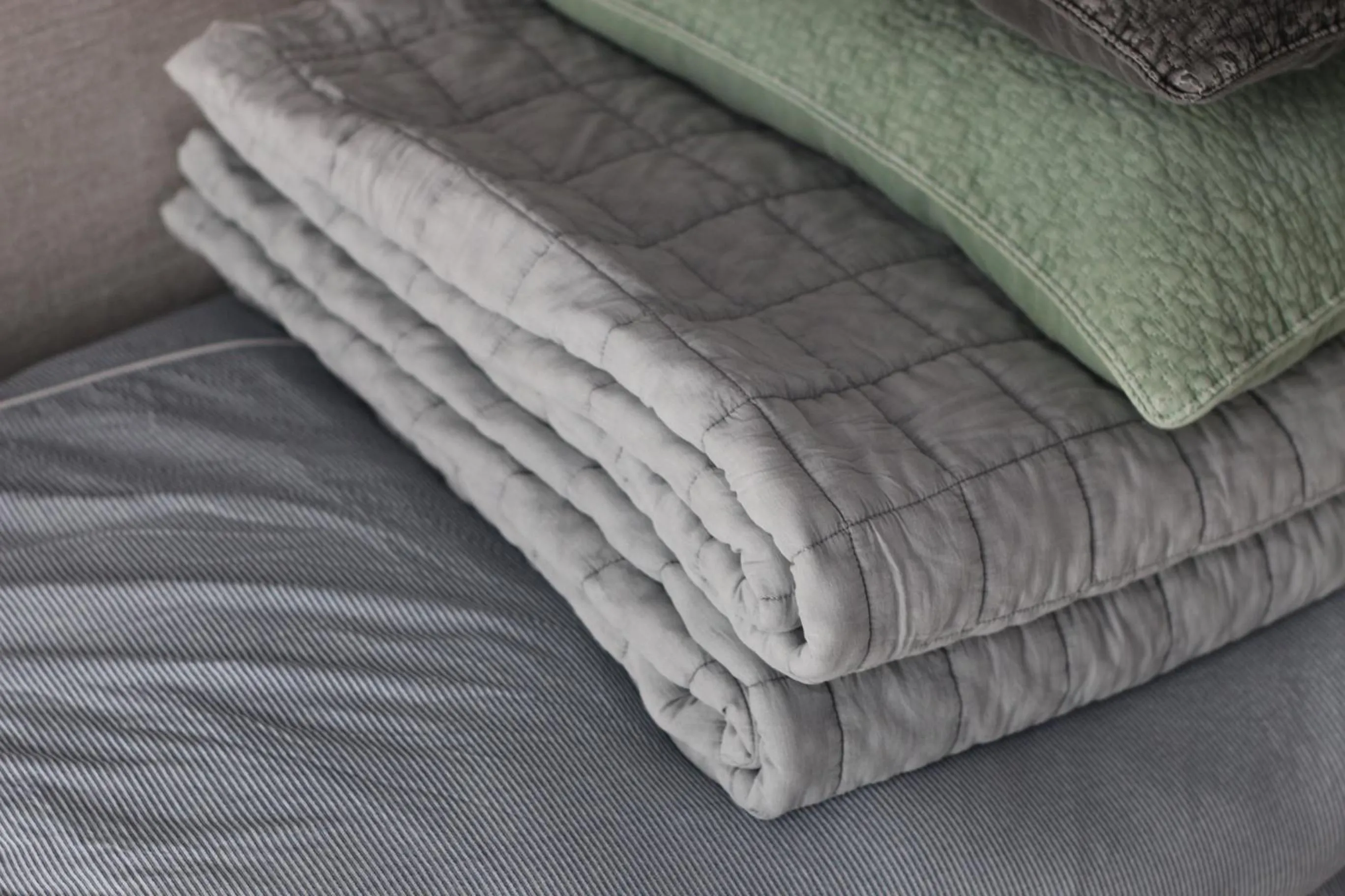 Bed in Yang Yang Surfers Paradise Stay