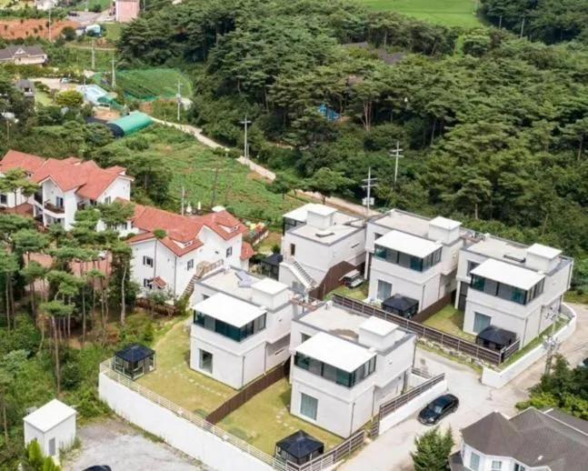 The Mare Pool Villa Pension