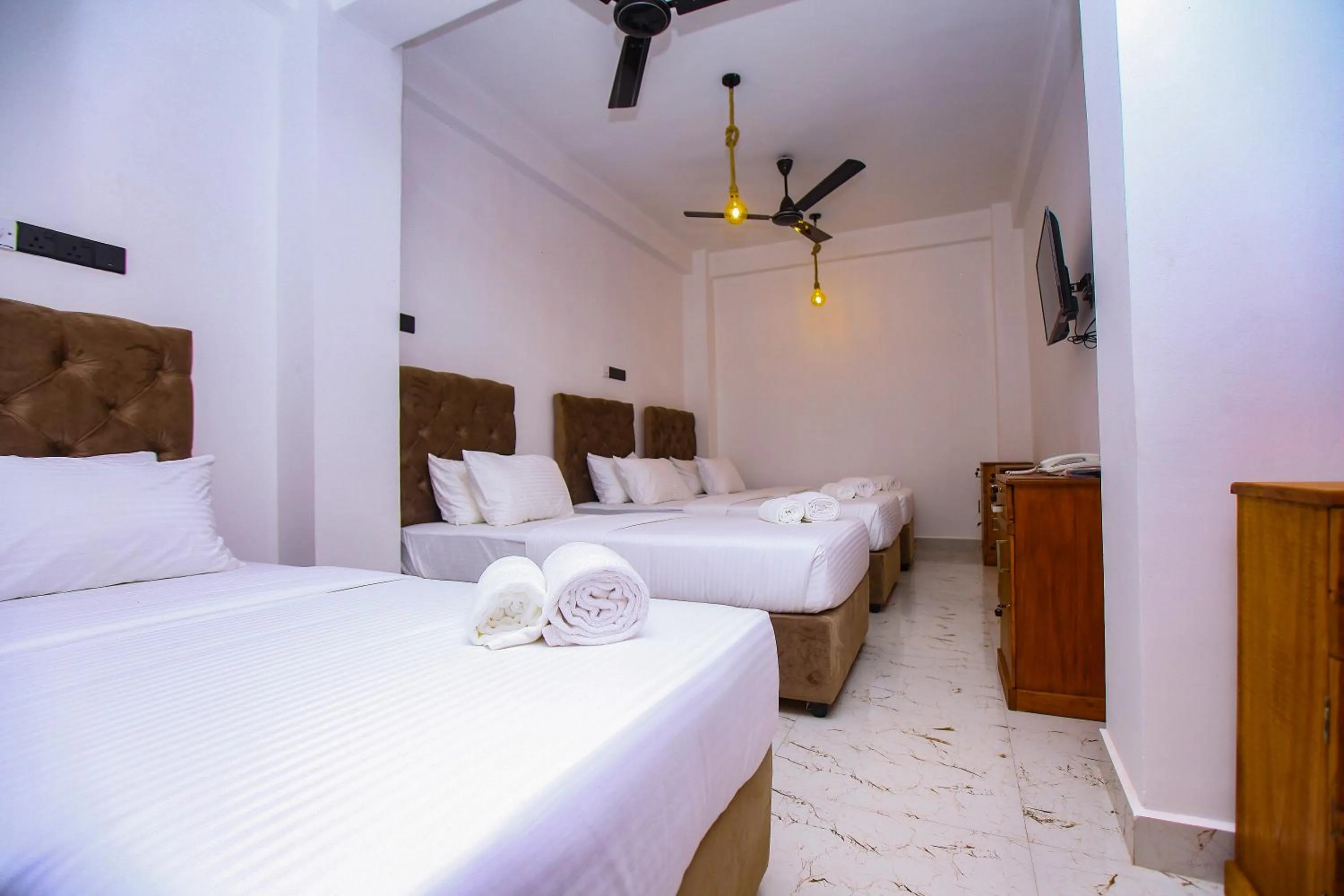 Photo of the whole room, Bed in Sakura Surf Lanka Hotel & Restaurant