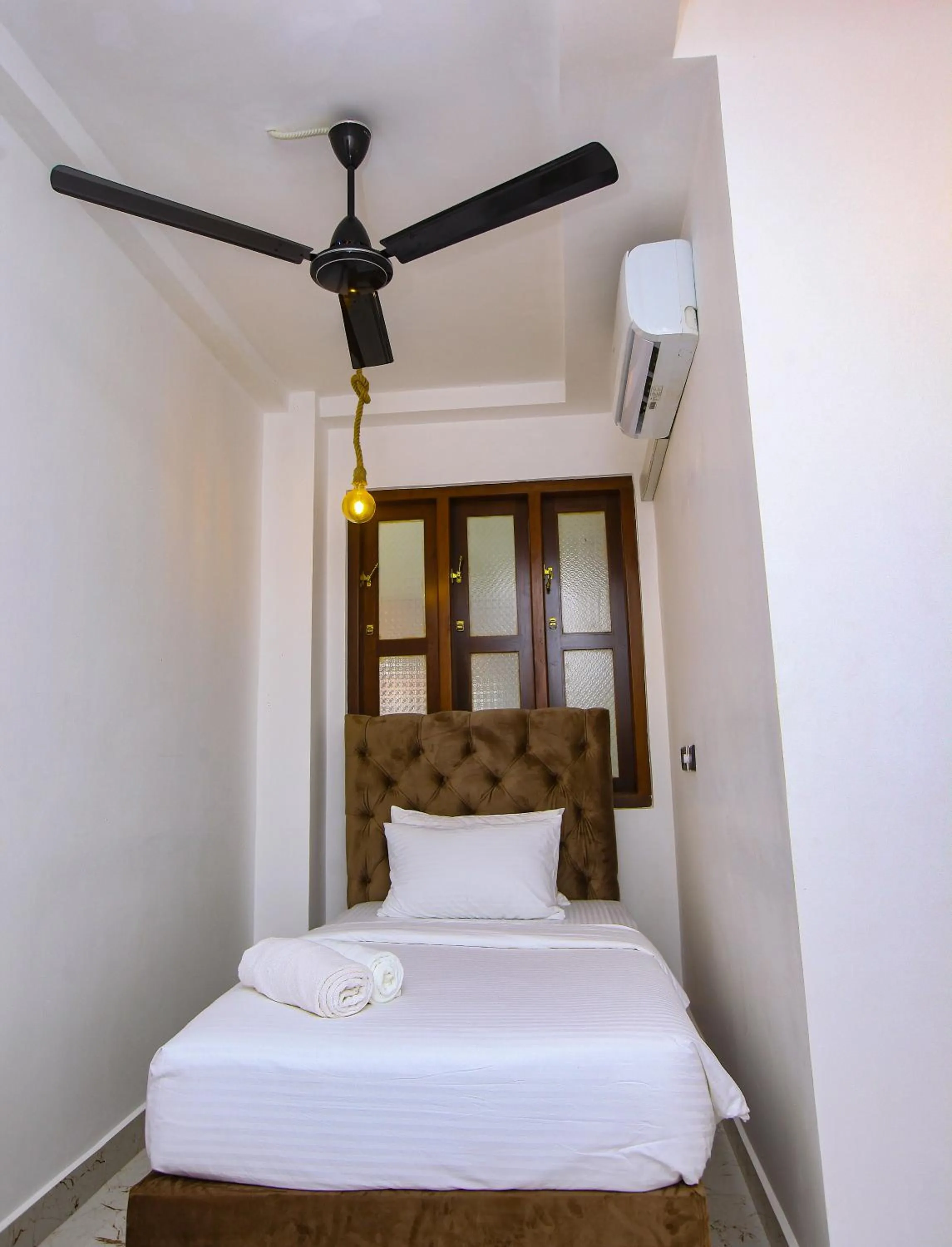 Bed in Sakura Surf Lanka Hotel & Restaurant