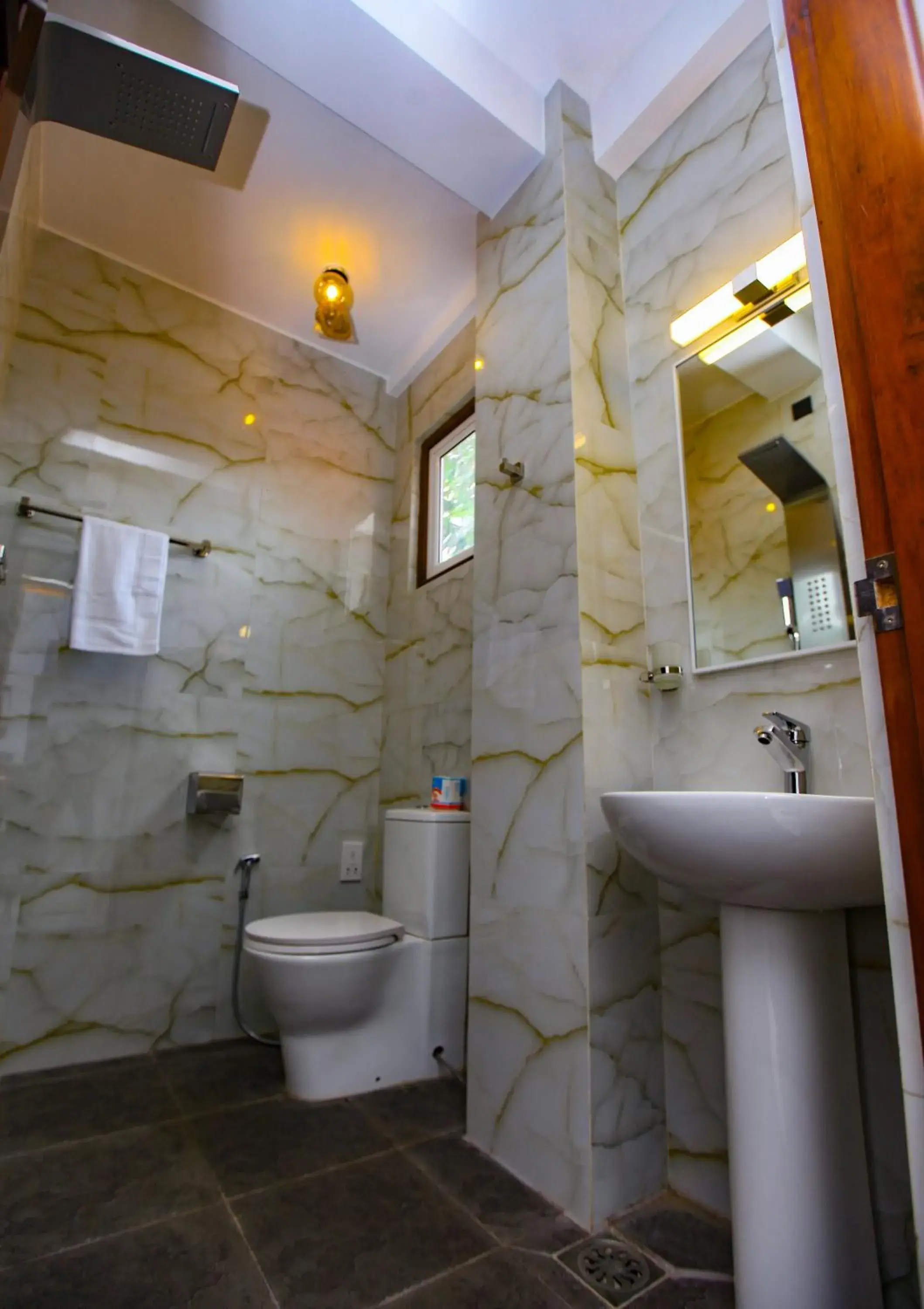 Deluxe Double Room with Sea View - single occupancy in Sakura Surf Lanka Hotel & Restaurant Deluxe Double Room with Sea View - single occupancy in Sakura Surf Lanka Hotel & Restaurant