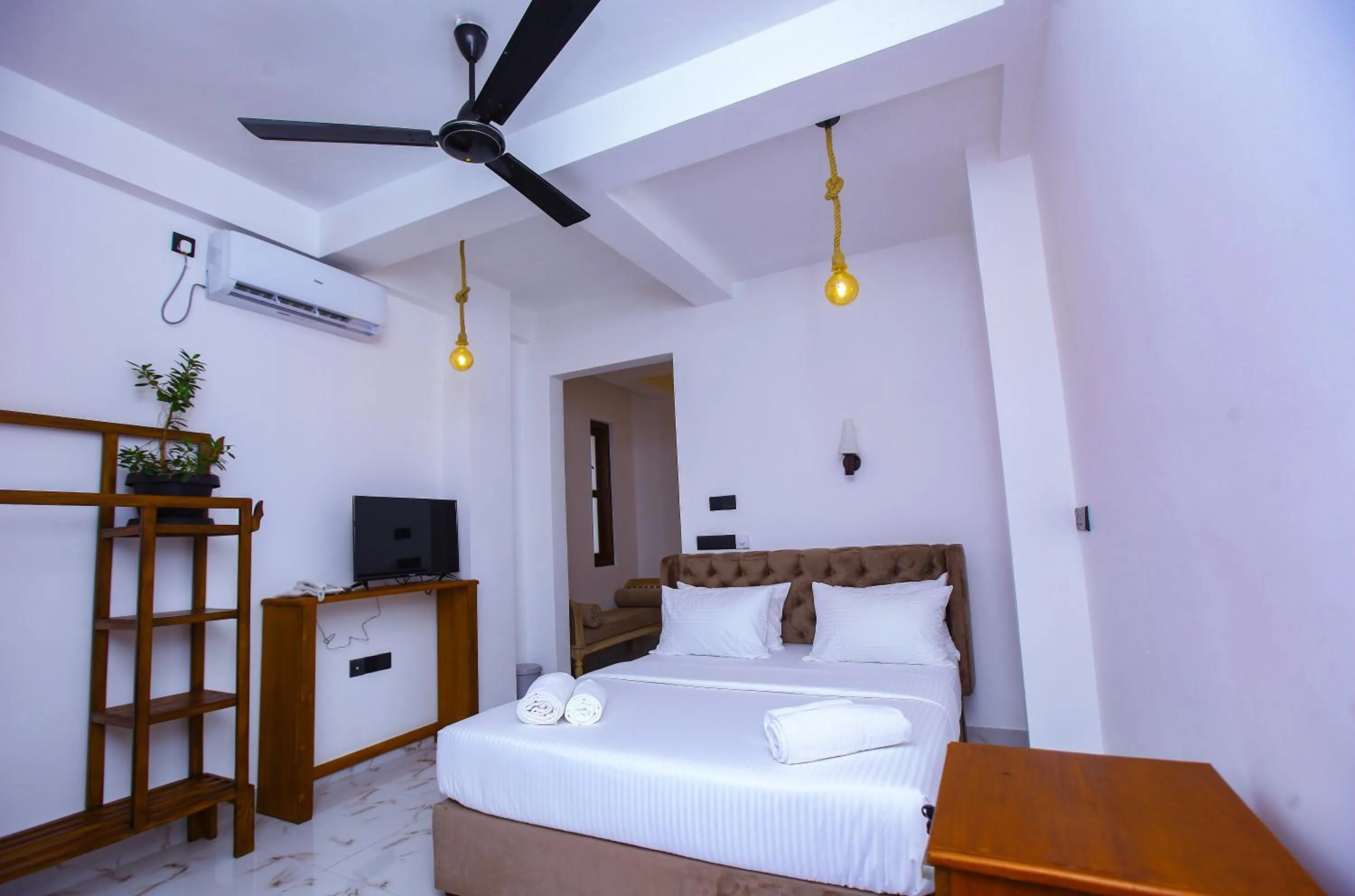 Bed in Sakura Surf Lanka Hotel & Restaurant