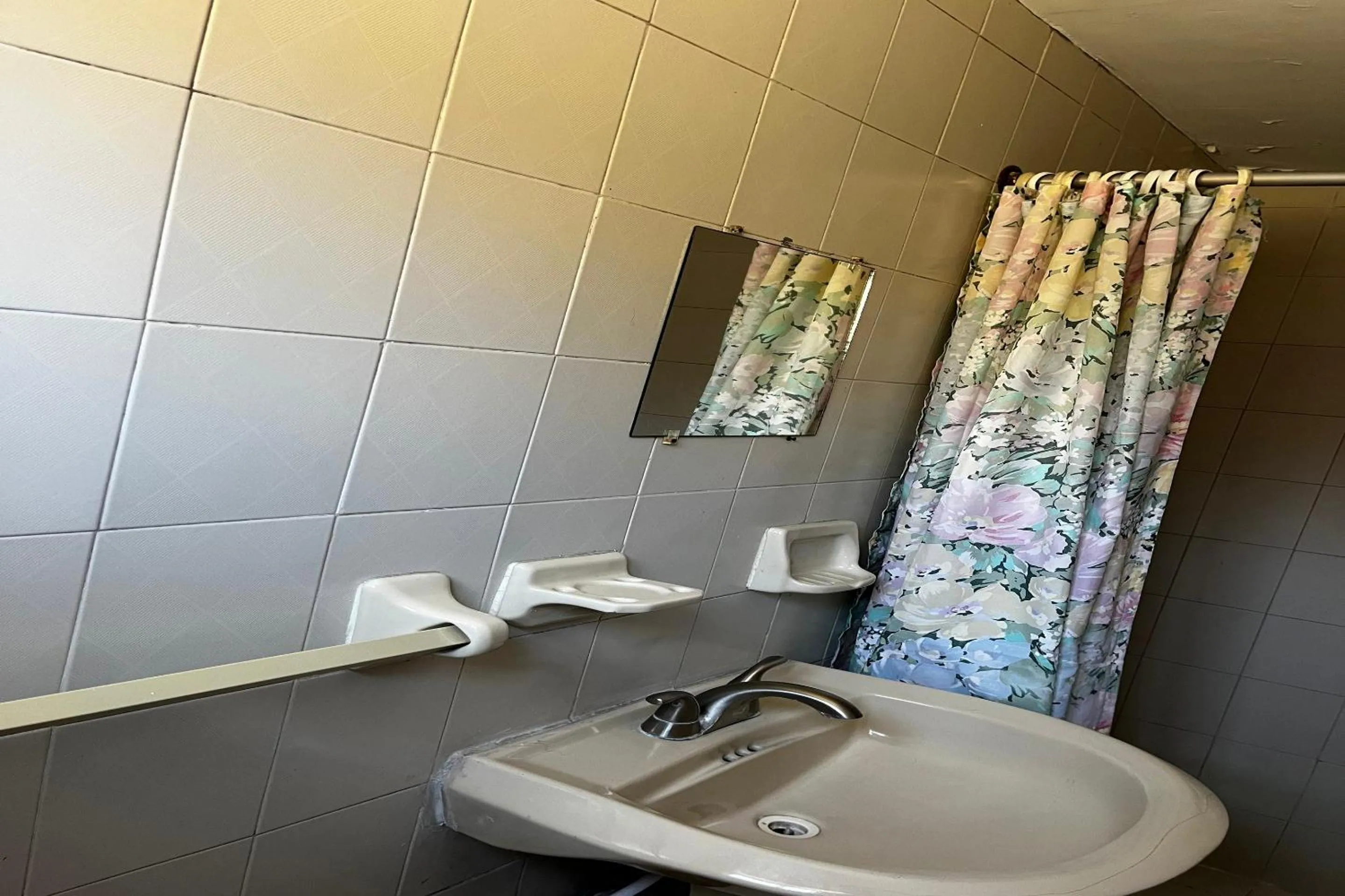 Bathroom in OYO Hotel Linda Tijuana