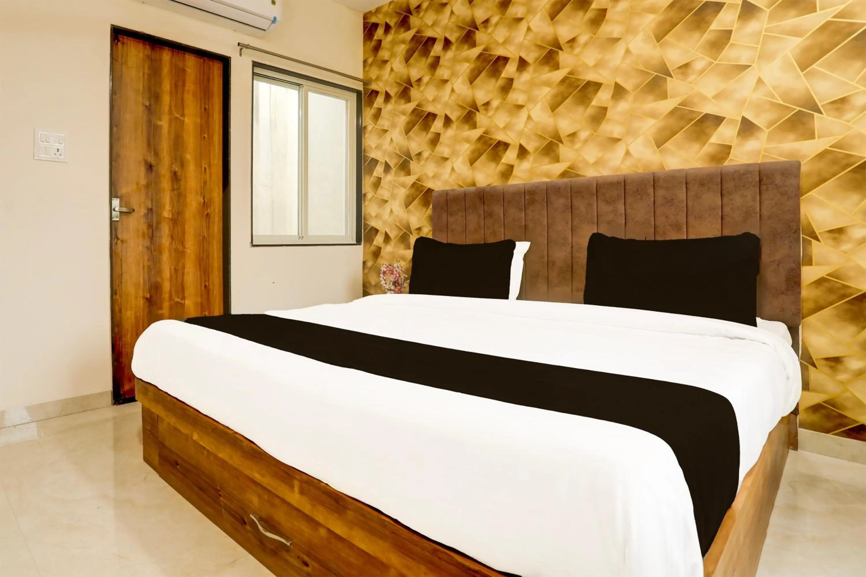 Bedroom, Bed in Hotel O Gaurav