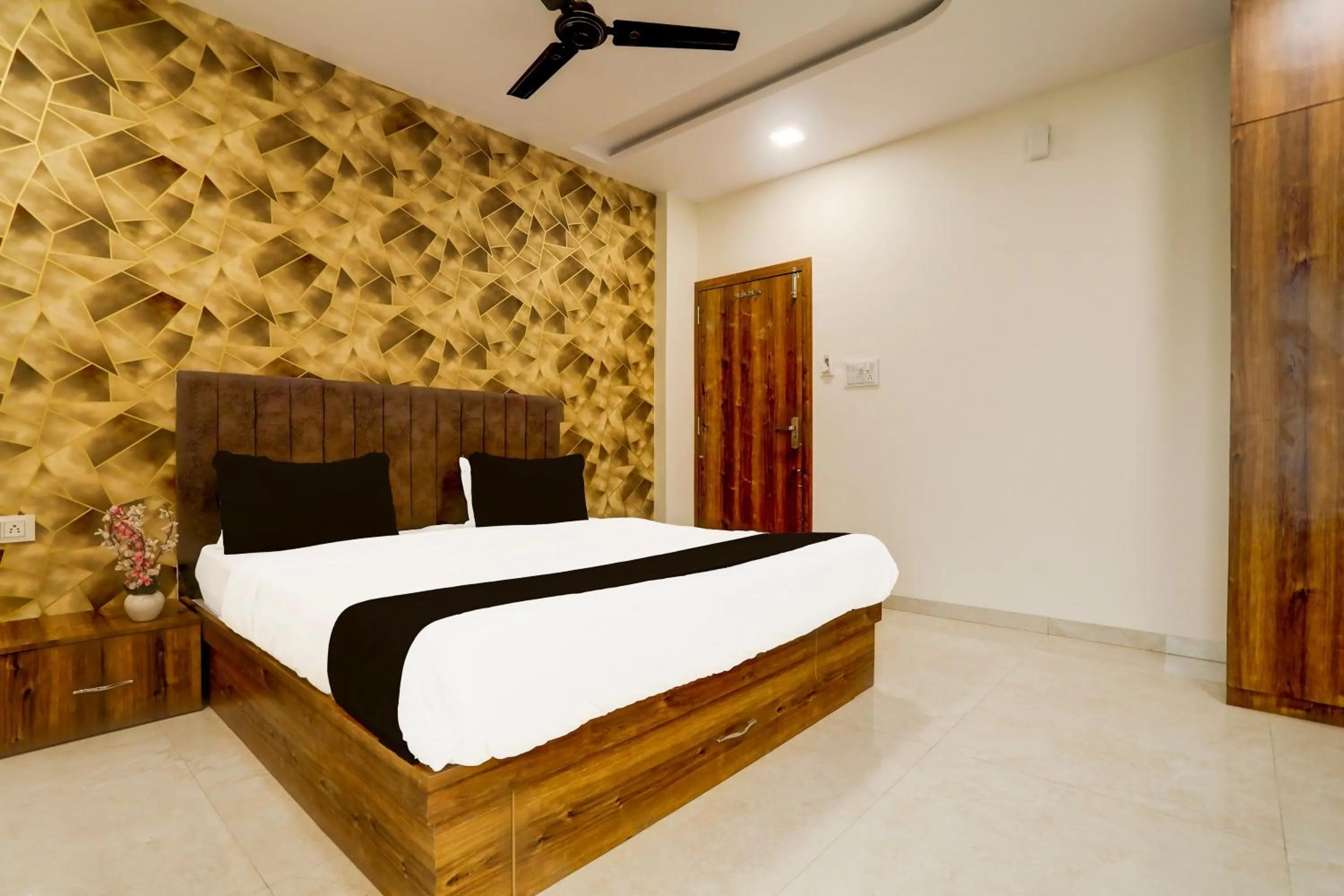 Bedroom, Bed in Hotel O Gaurav