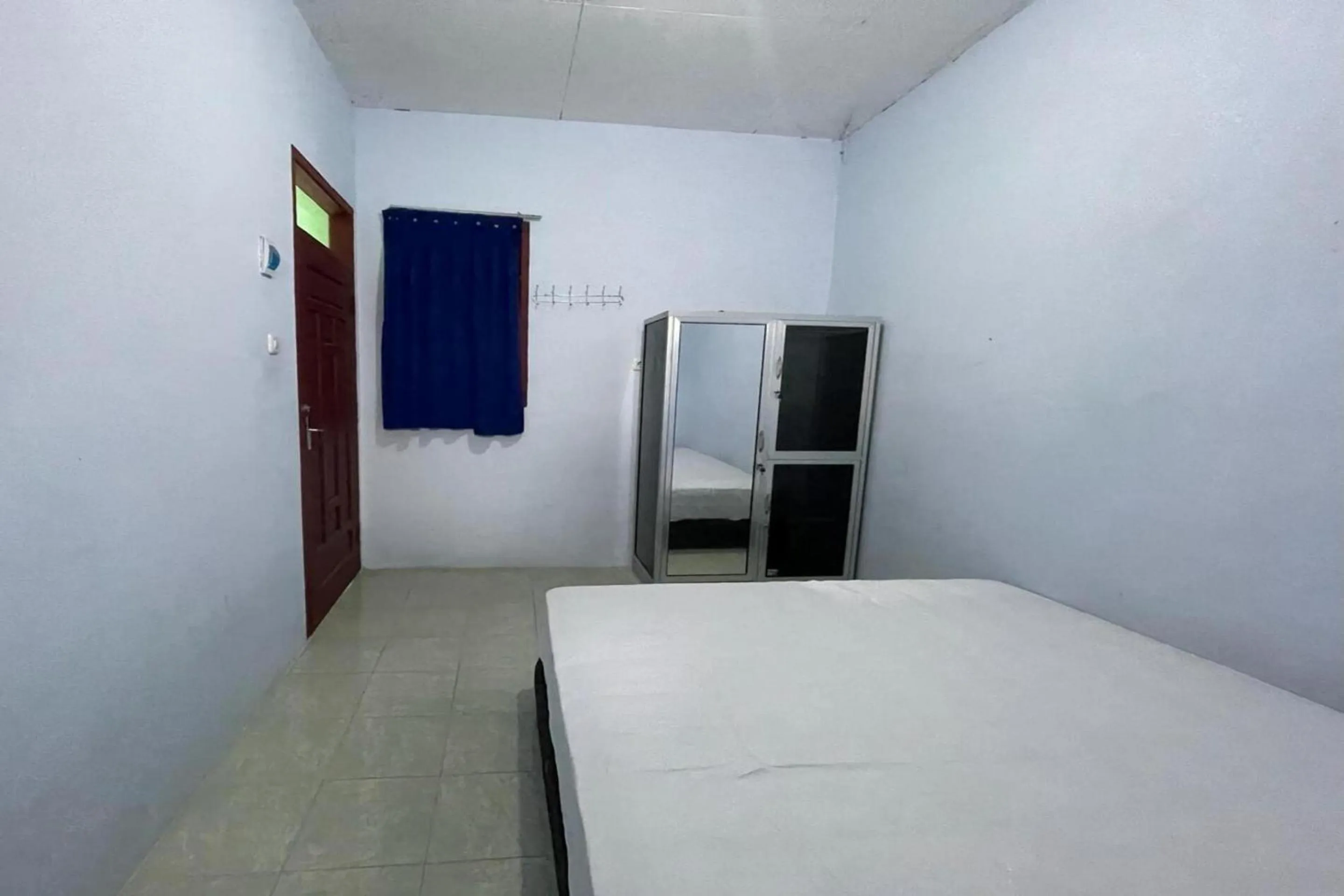 Bedroom, Bed in Hotel O Kost Btnompo Near SDI Bontosallang