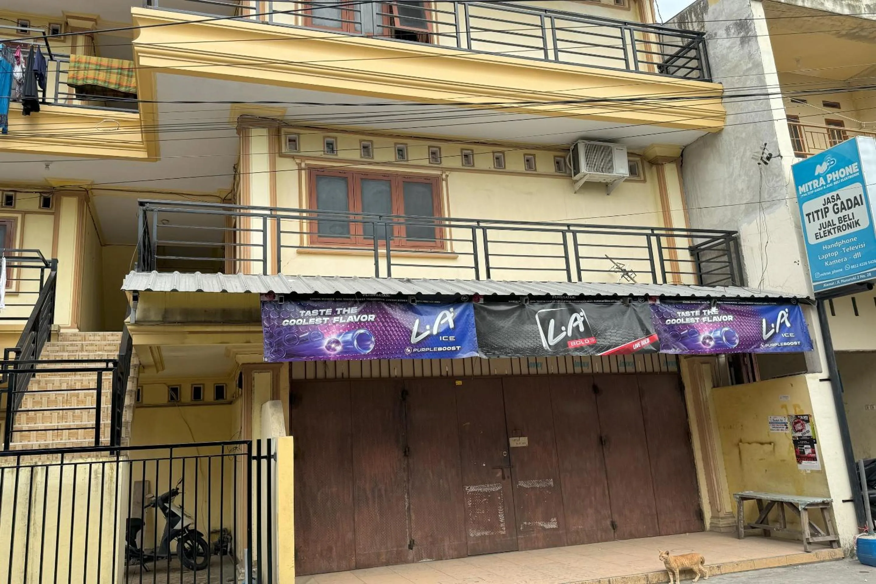 Facade/entrance in Hotel O Kost Btnompo Near SDI Bontosallang