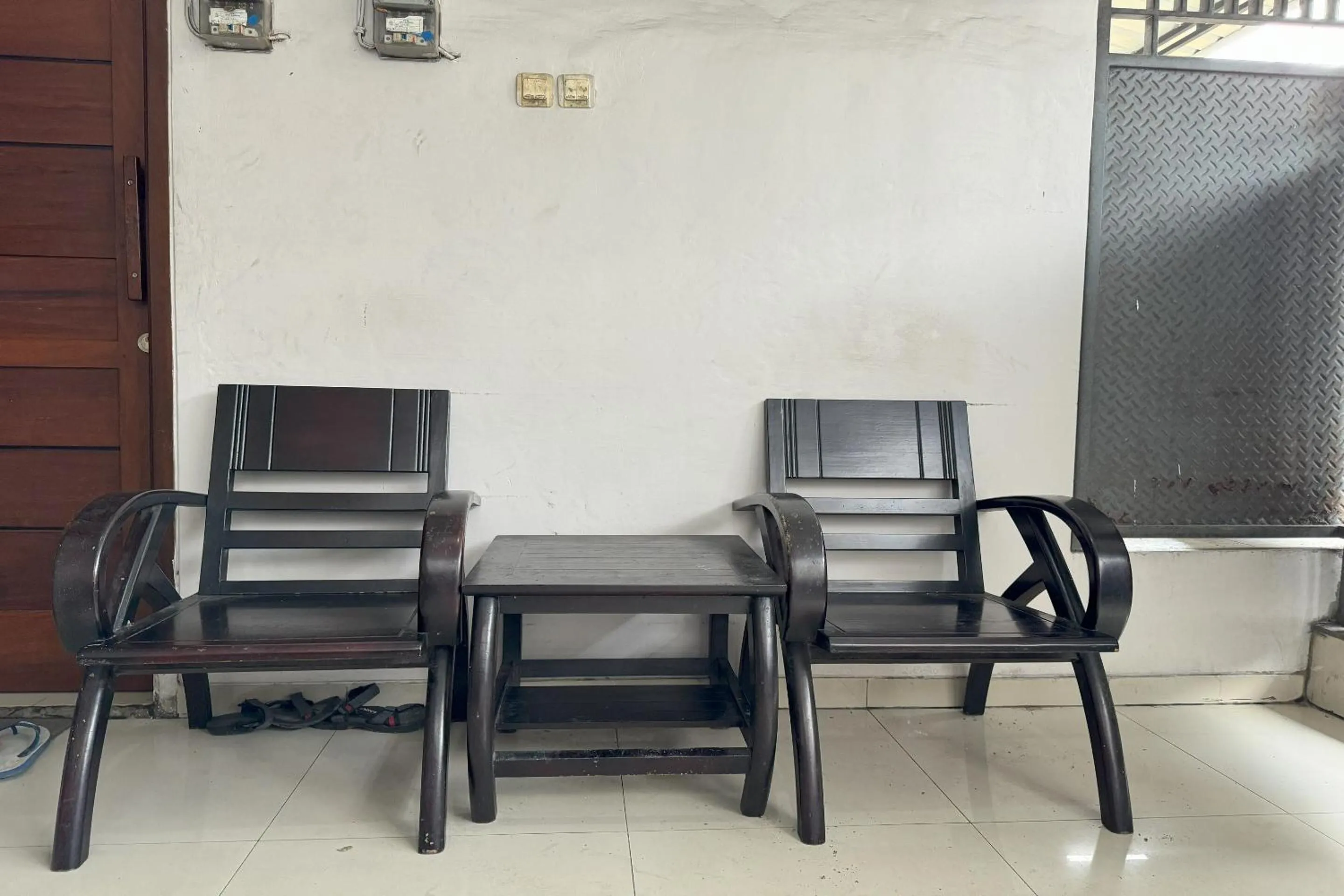 Lobby or reception in Hotel O Kost Aisyah Near Citra Grand Galesong City(Pattalassang)