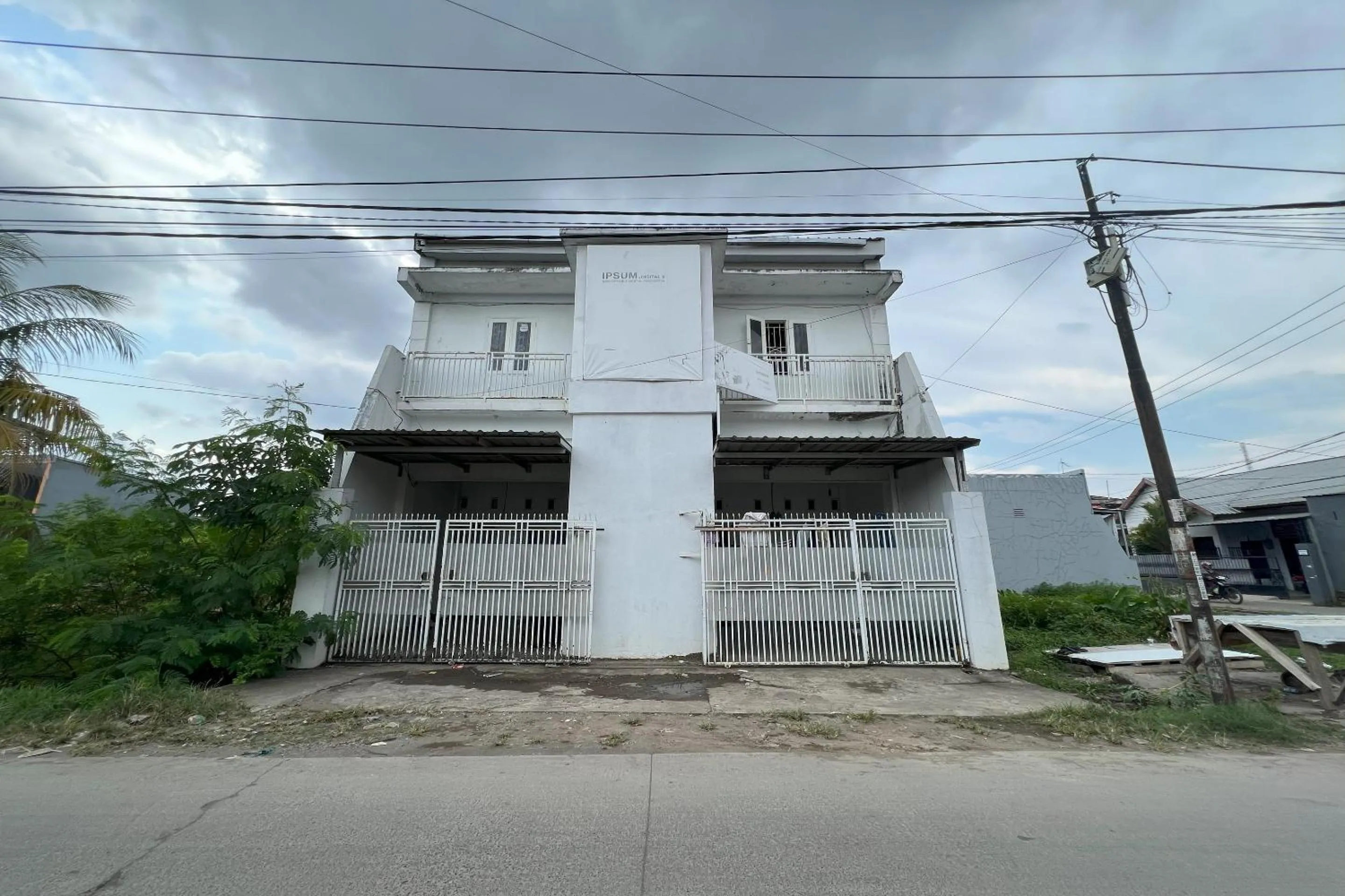Facade/entrance in Hotel O Kost Aisyah Near Citra Grand Galesong City(Pattalassang)