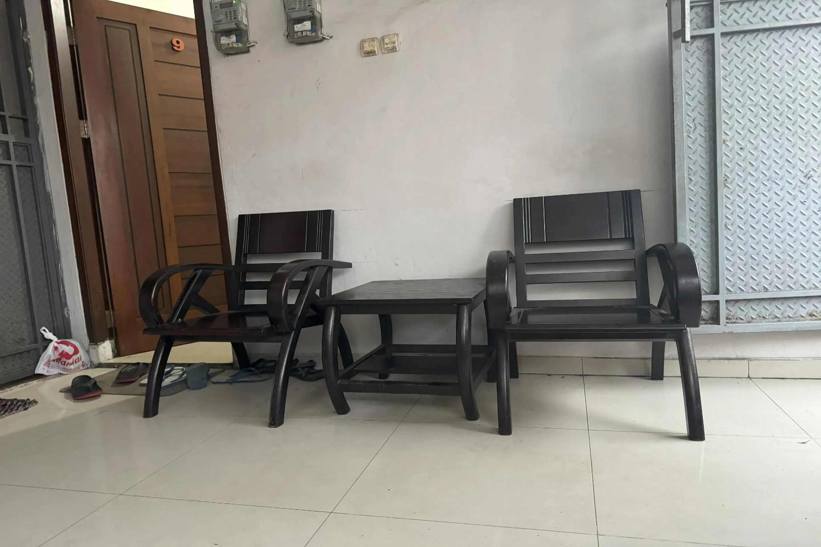 Lobby or reception in Hotel O Kost Aisyah Near Citra Grand Galesong City(Pattalassang)