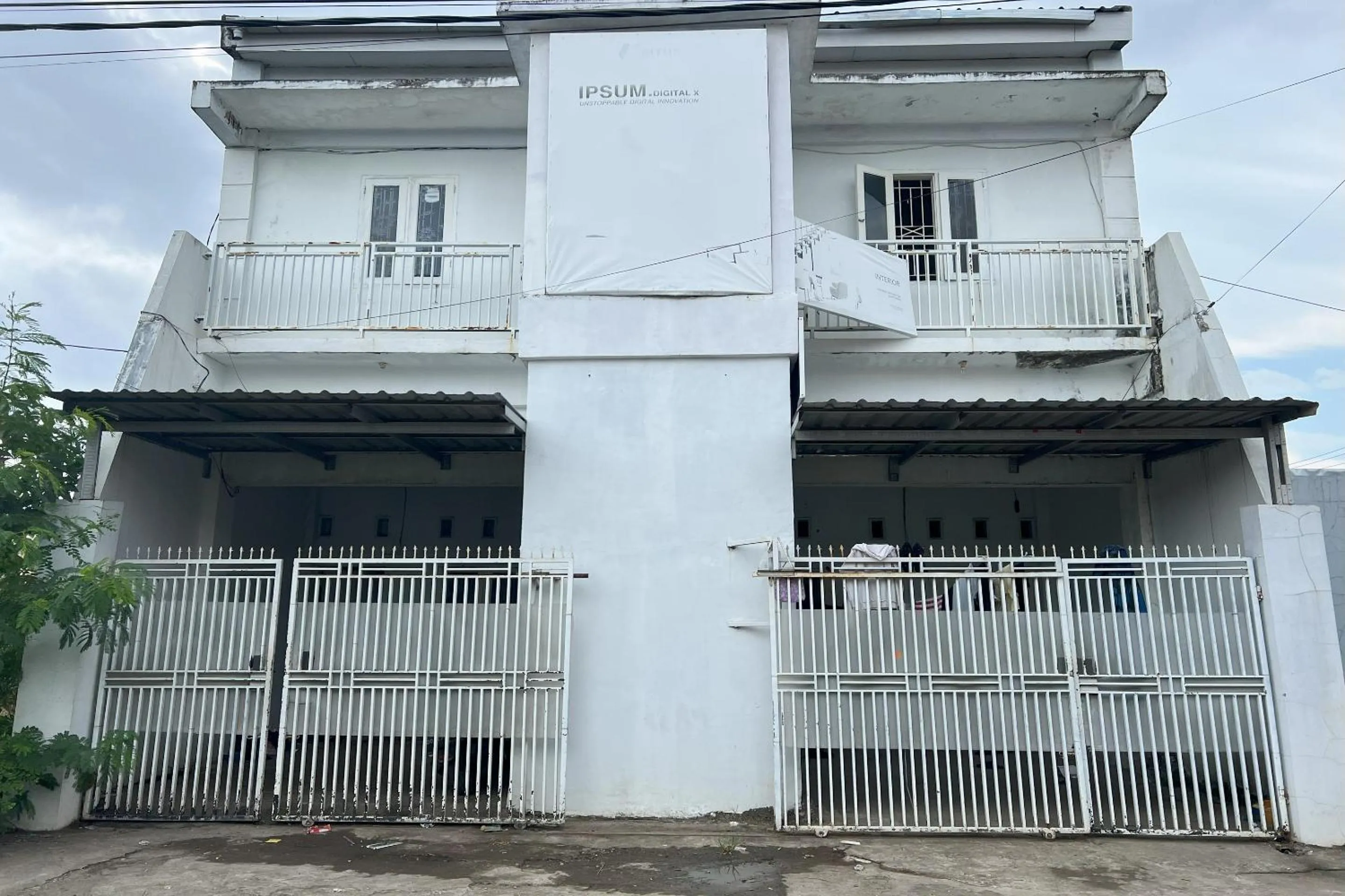 Facade/entrance in Hotel O Kost Aisyah Near Citra Grand Galesong City(Pattalassang)