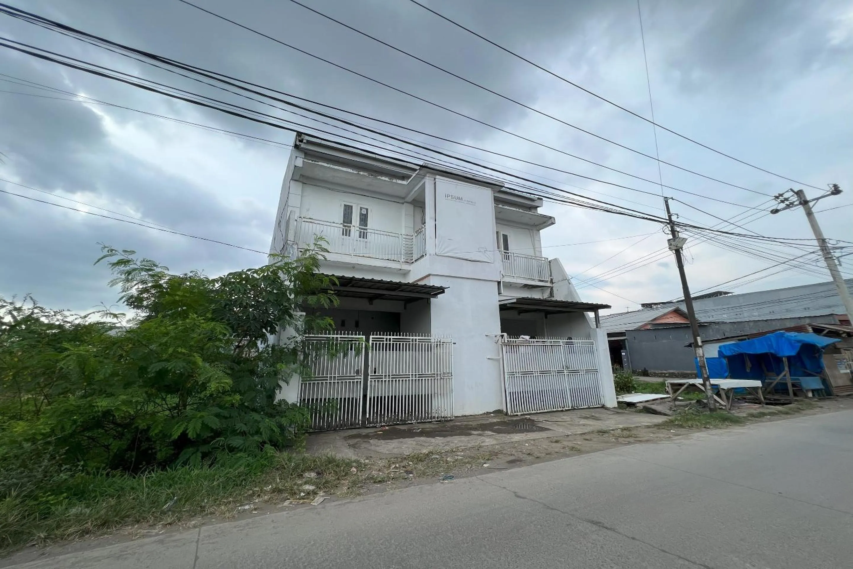 Facade/entrance in Hotel O Kost Aisyah Near Citra Grand Galesong City(Pattalassang)
