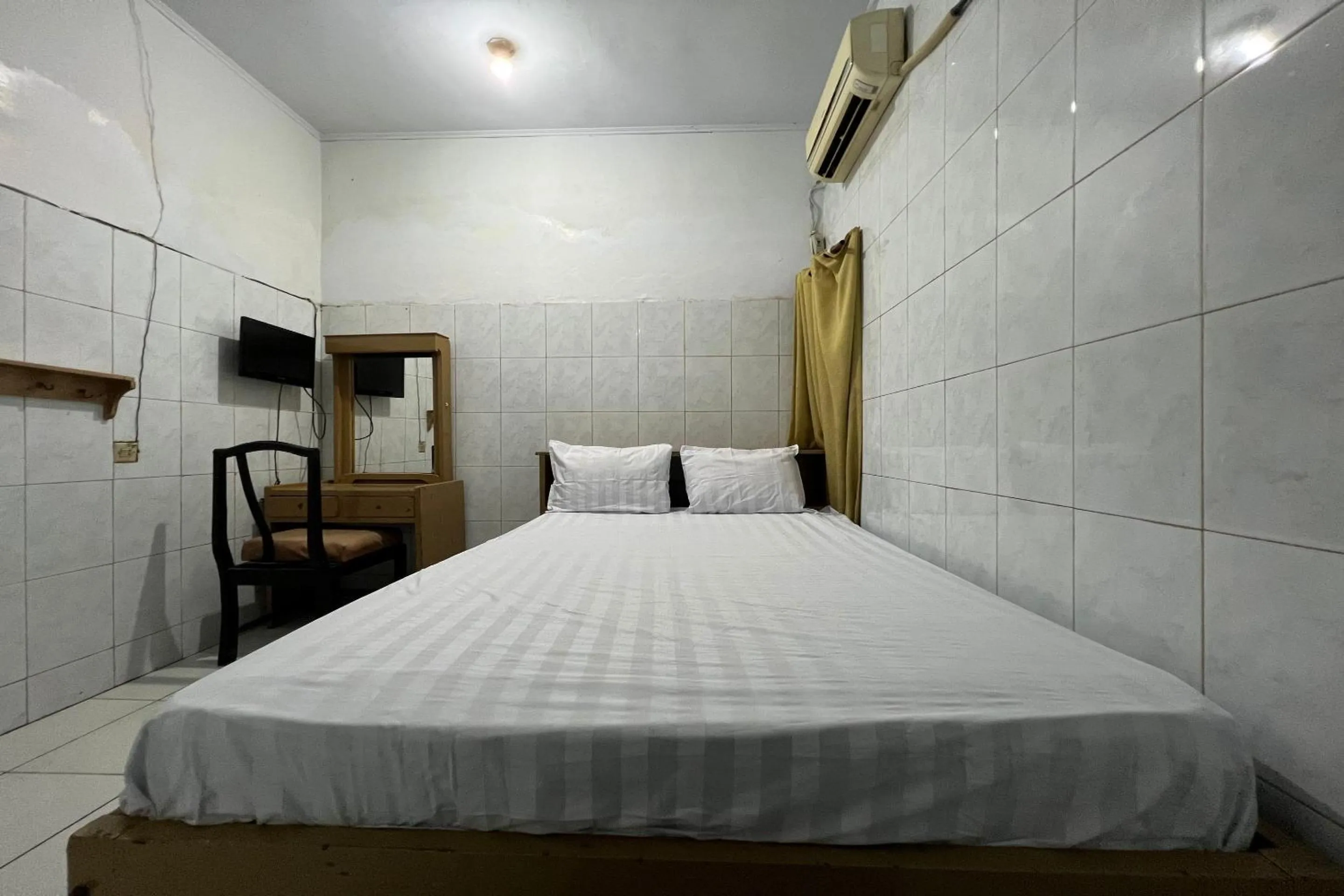 Bedroom, Bed in Hotel O Kost Aisyah Near Citra Grand Galesong City(Pattalassang)