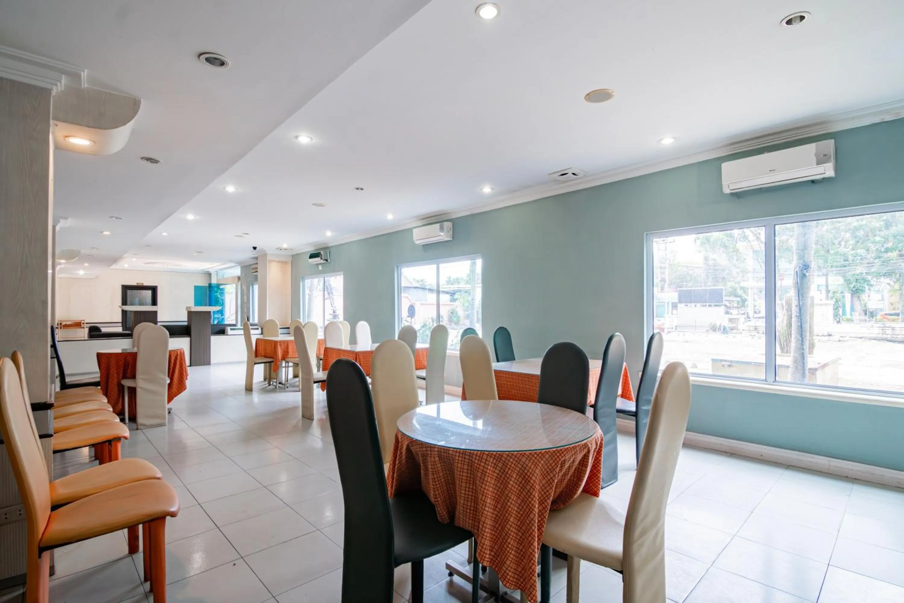 Restaurant/places to eat in Collection O Senapelan Near Rsud Petala Bumi Formerly De Town Hotel