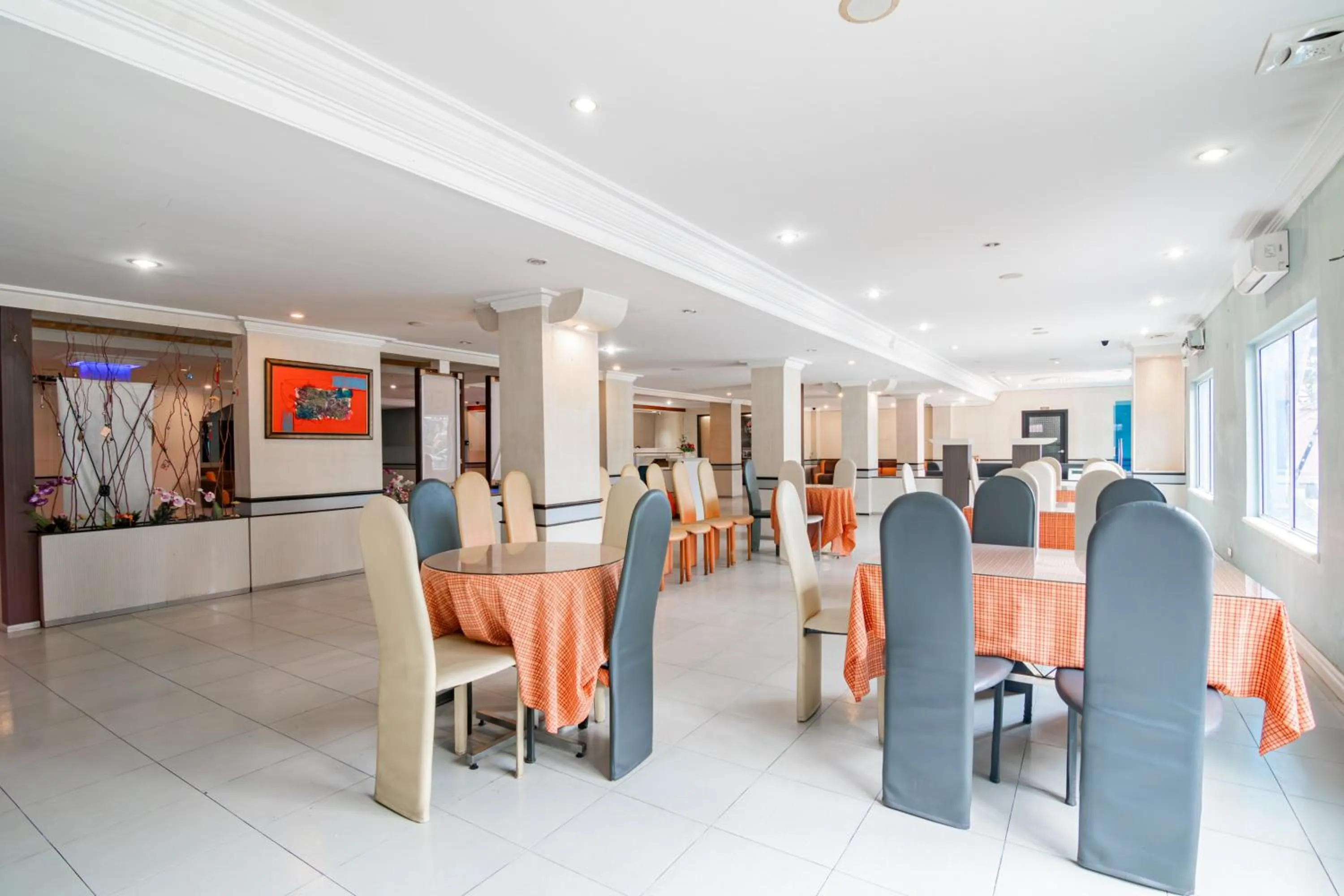 Restaurant/places to eat in Collection O Senapelan Near Rsud Petala Bumi Formerly De Town Hotel