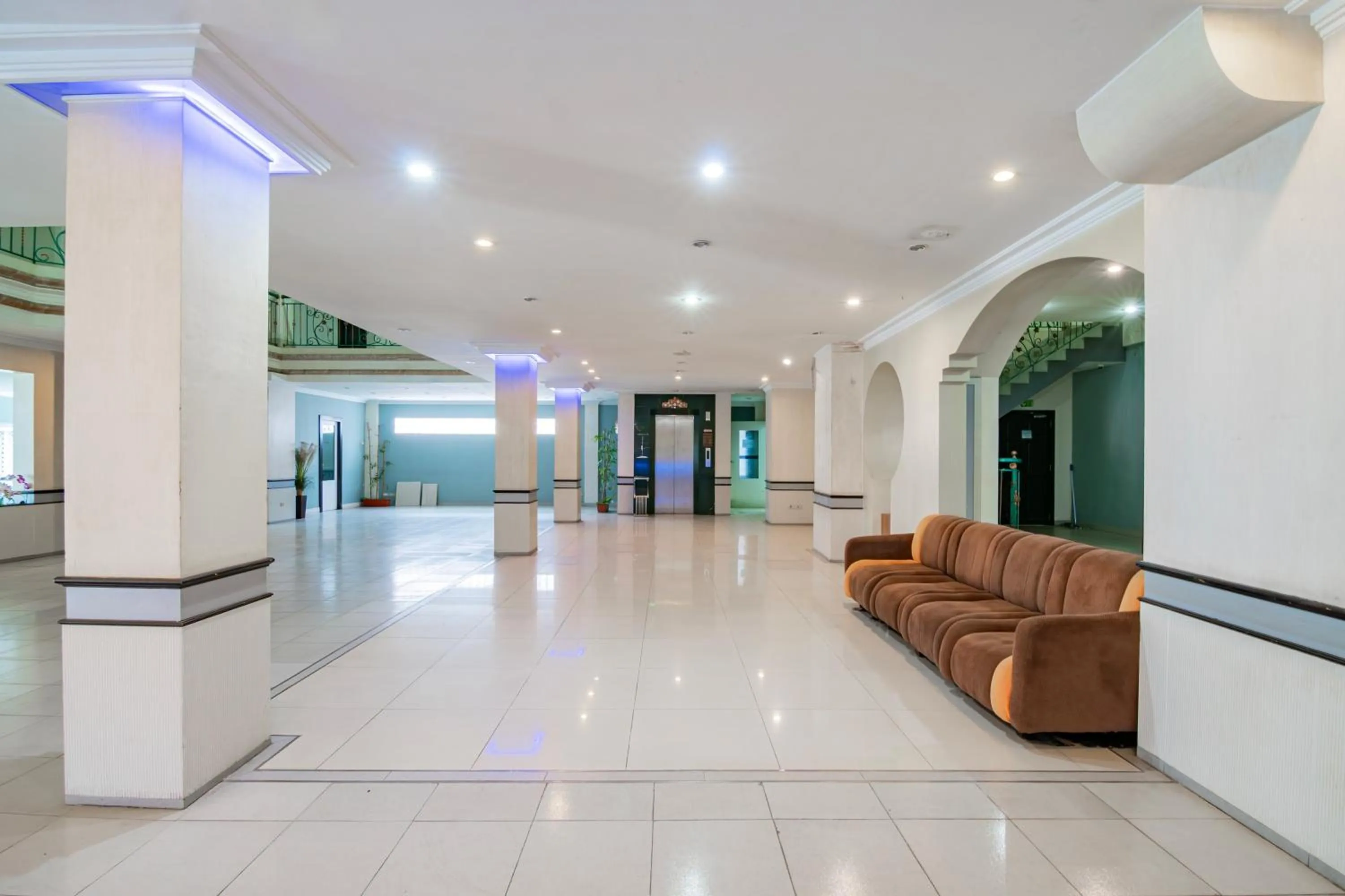 Lobby or reception in Collection O Senapelan Near Rsud Petala Bumi Formerly De Town Hotel