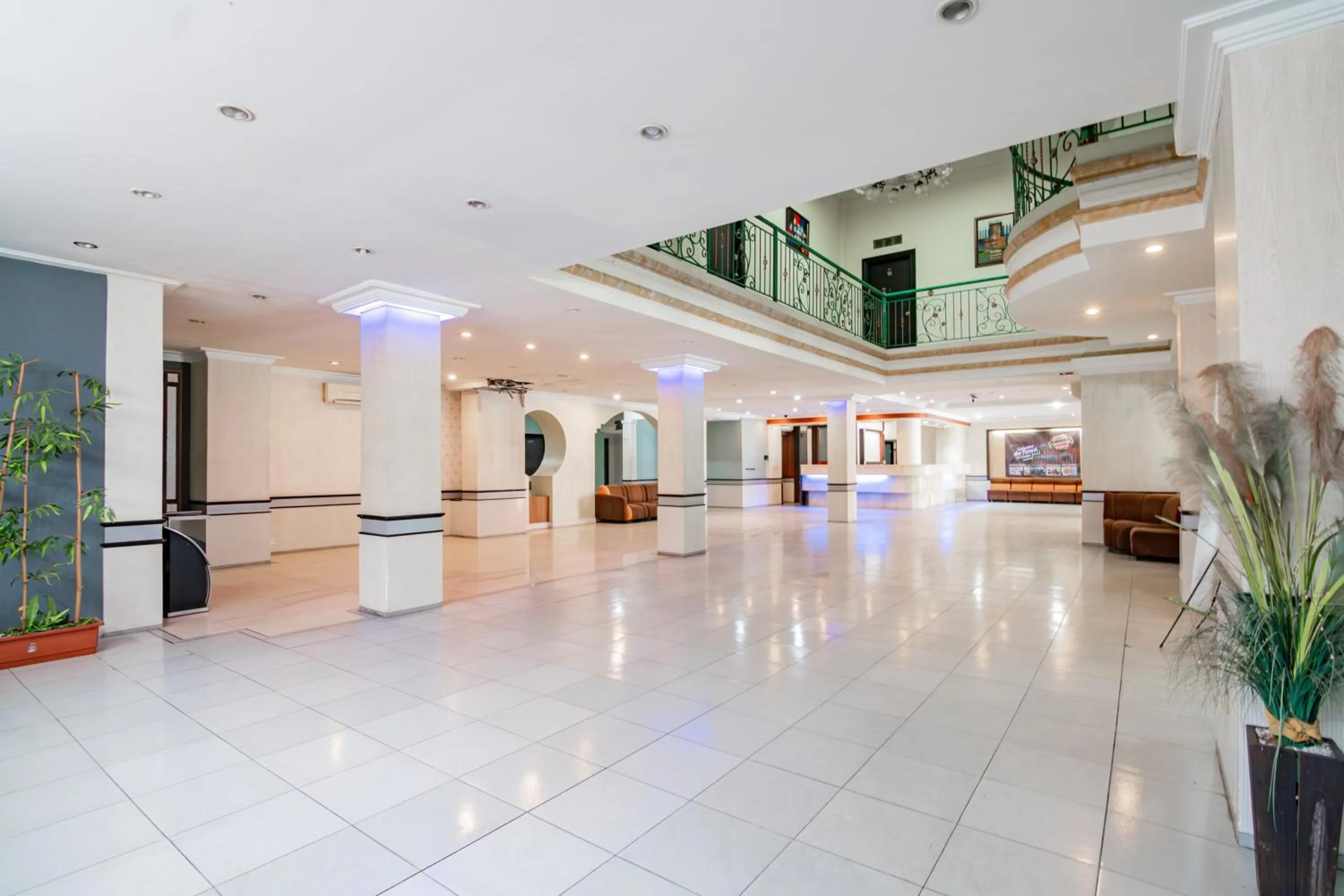 Lobby or reception in Collection O Senapelan Near Rsud Petala Bumi Formerly De Town Hotel