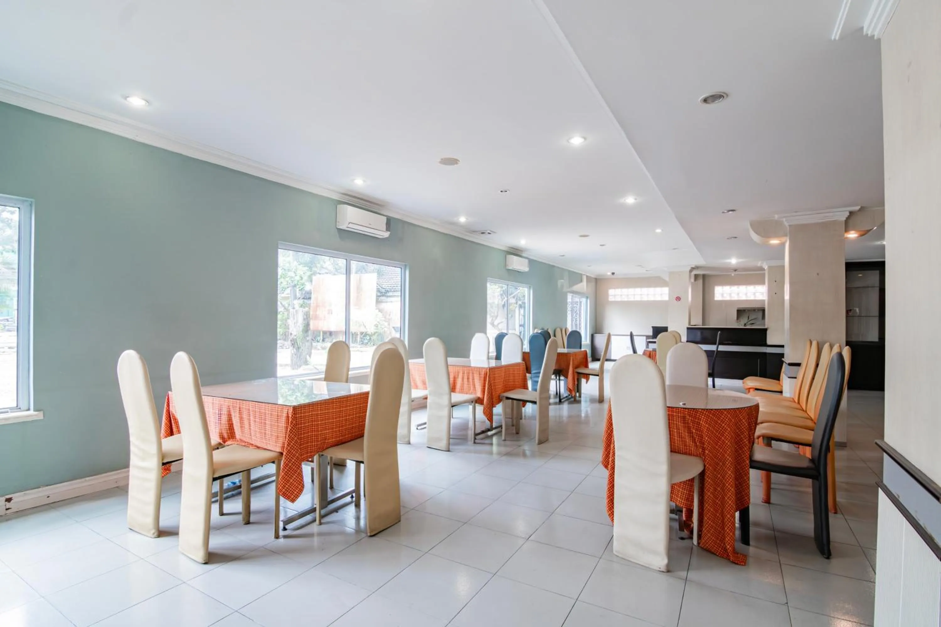 Restaurant/places to eat in Collection O Senapelan Near Rsud Petala Bumi Formerly De Town Hotel