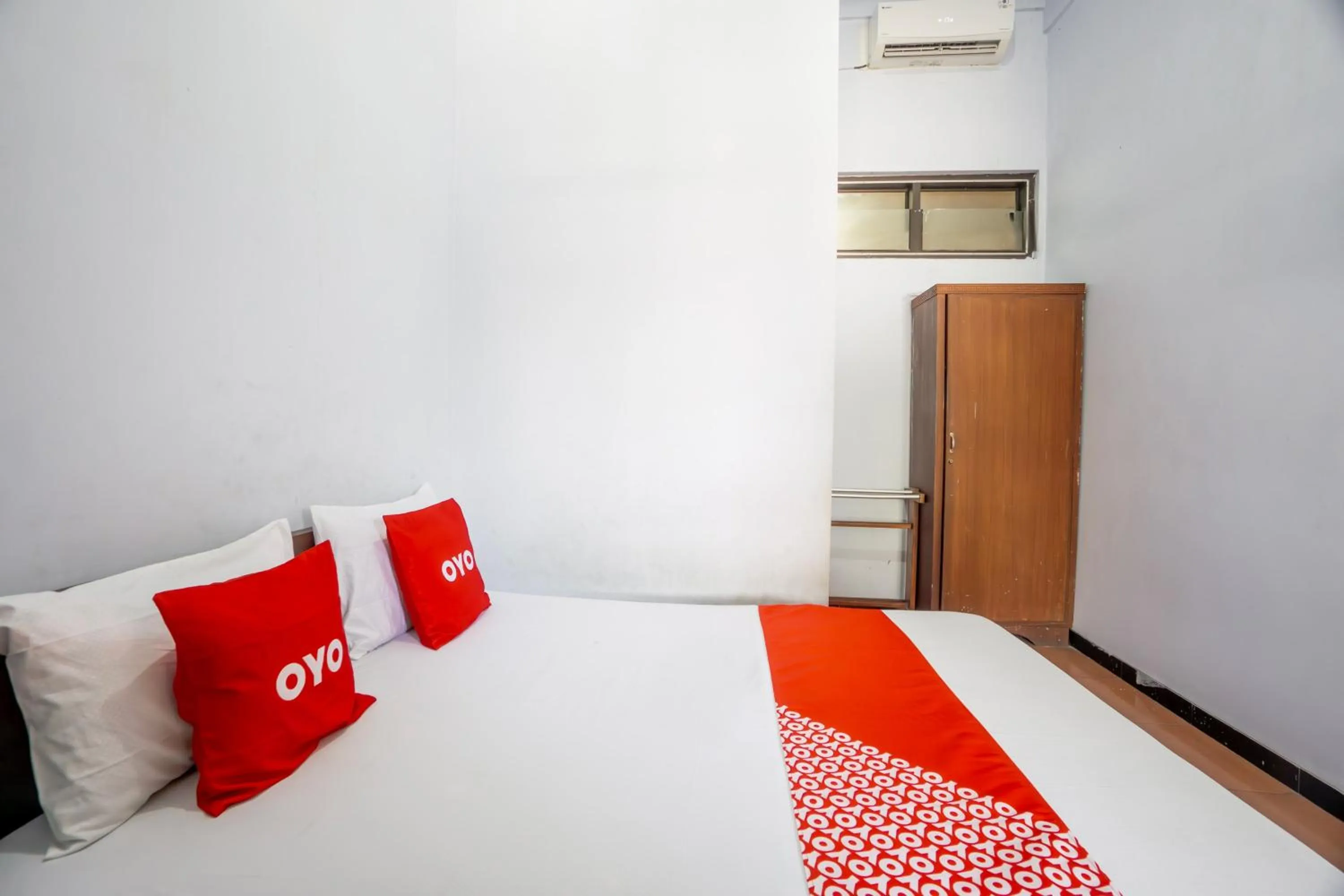 Bedroom, Bed in Hotel O Central Madiun Near Stasiun Kota Madiun