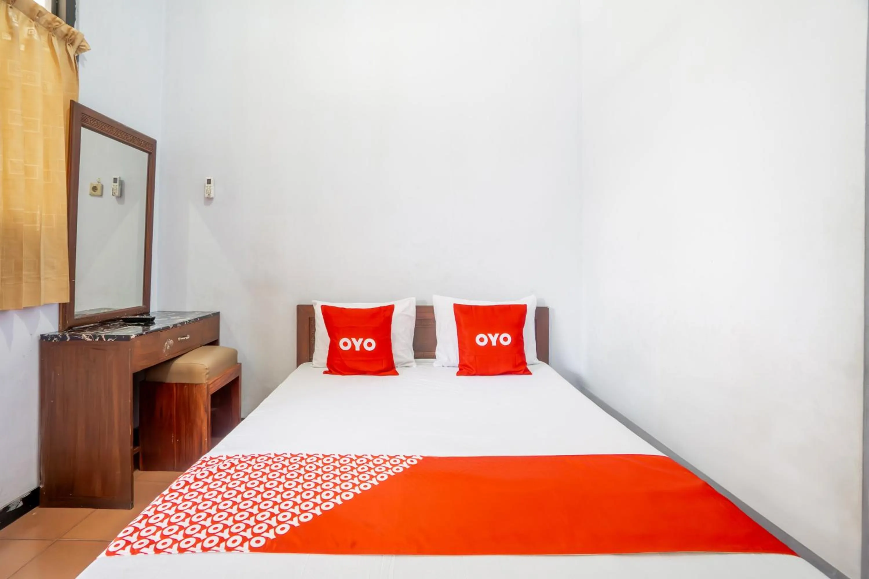 Bedroom, Bed in Hotel O Central Madiun Near Stasiun Kota Madiun