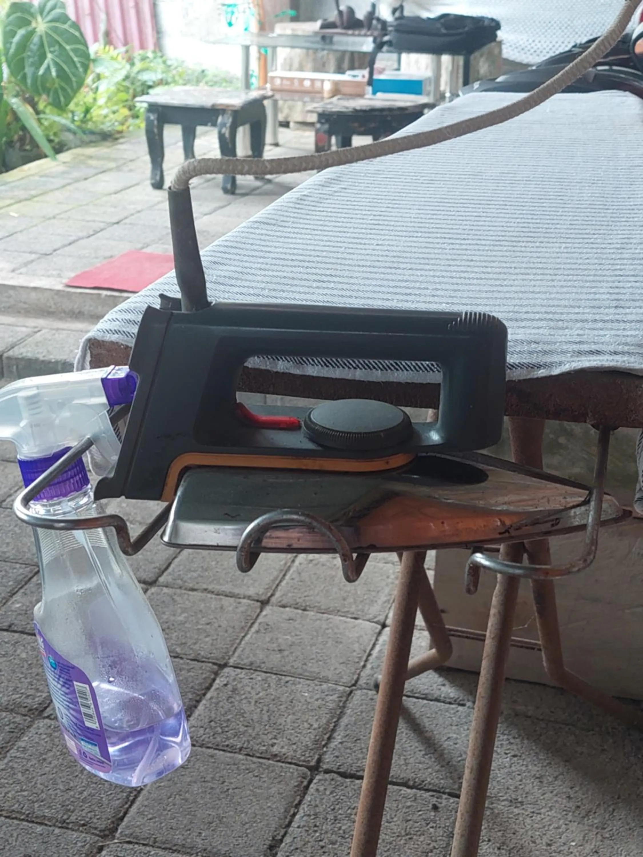 flat iron in Chrisma Bed and Breakfast