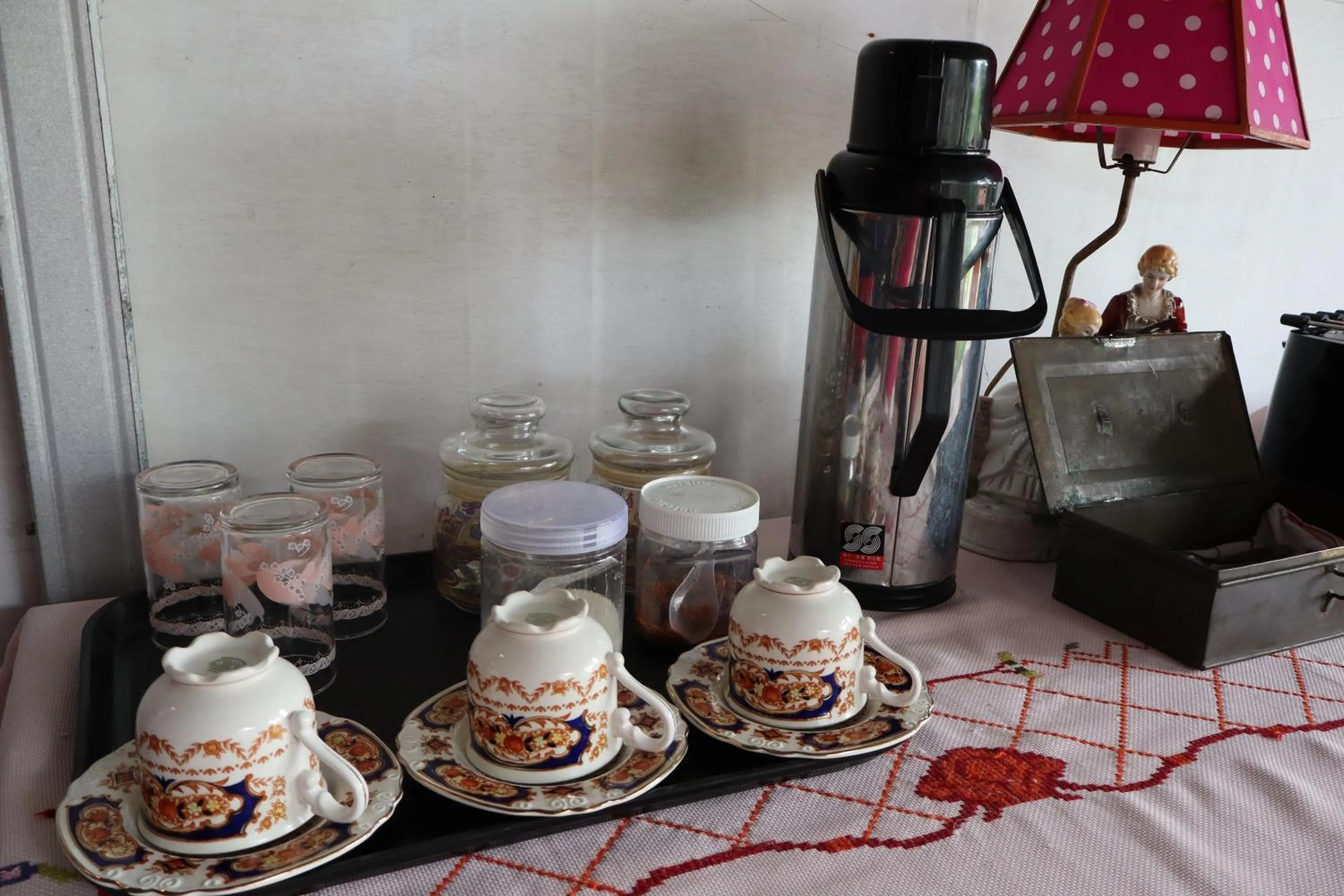 Coffee/tea facilities, Bed in Chrisma Bed and Breakfast