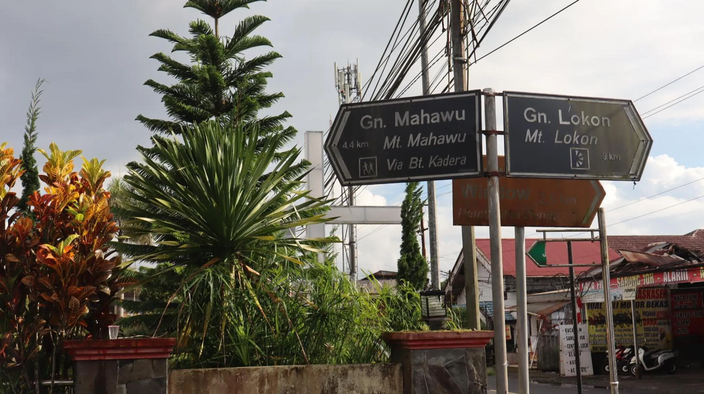 Logo/Certificate/Sign in Chrisma Bed and Breakfast