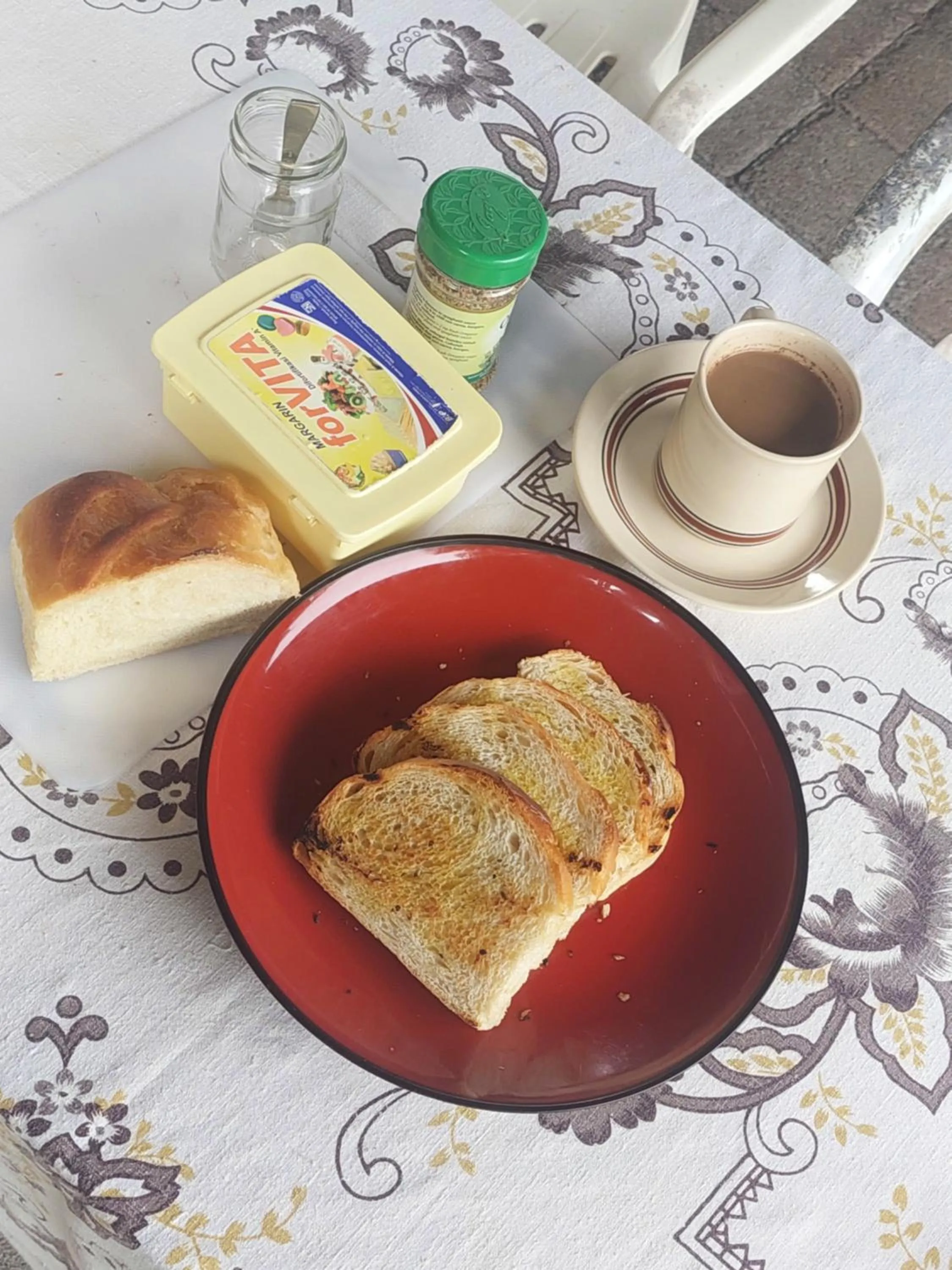 Food and drinks in Chrisma Bed and Breakfast