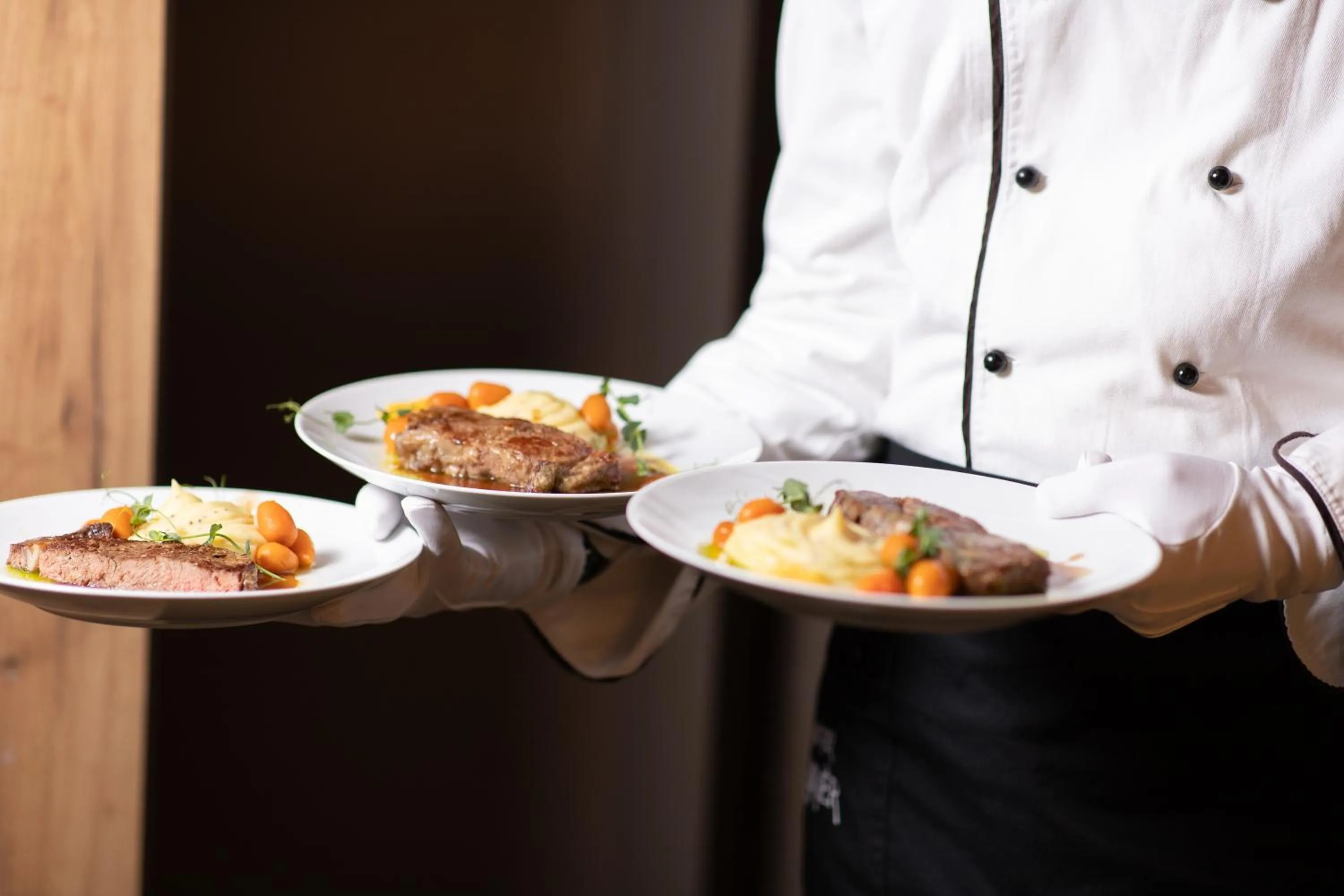 Restaurant/places to eat in Lumière Hotel Pool & SPA