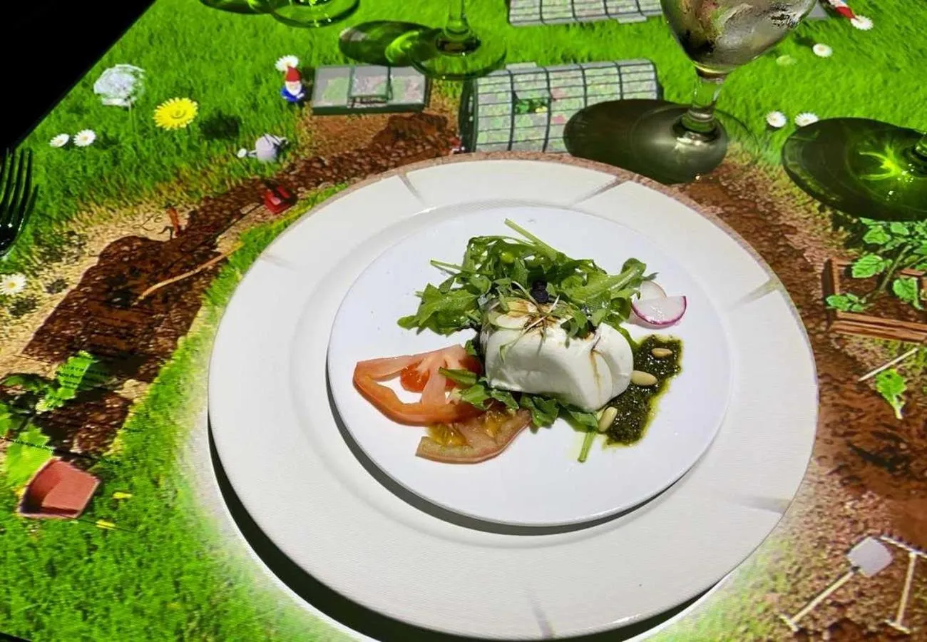 Restaurant/places to eat in Lumière Hotel Pool & SPA