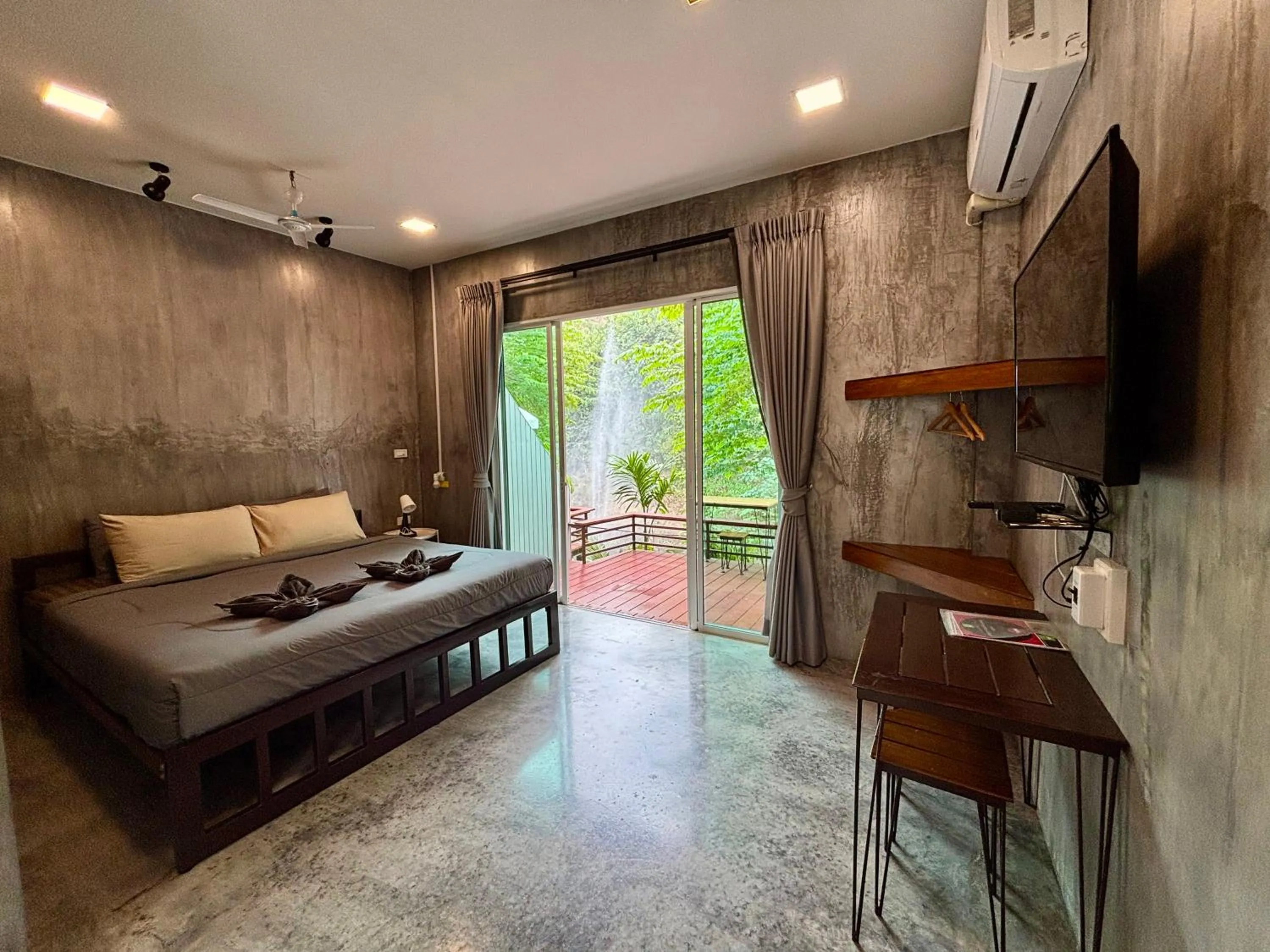 Bedroom, Bed in BAAN APA ERAWAN Resort