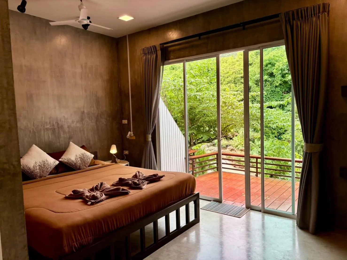 Property building, Bed in BAAN APA ERAWAN Resort