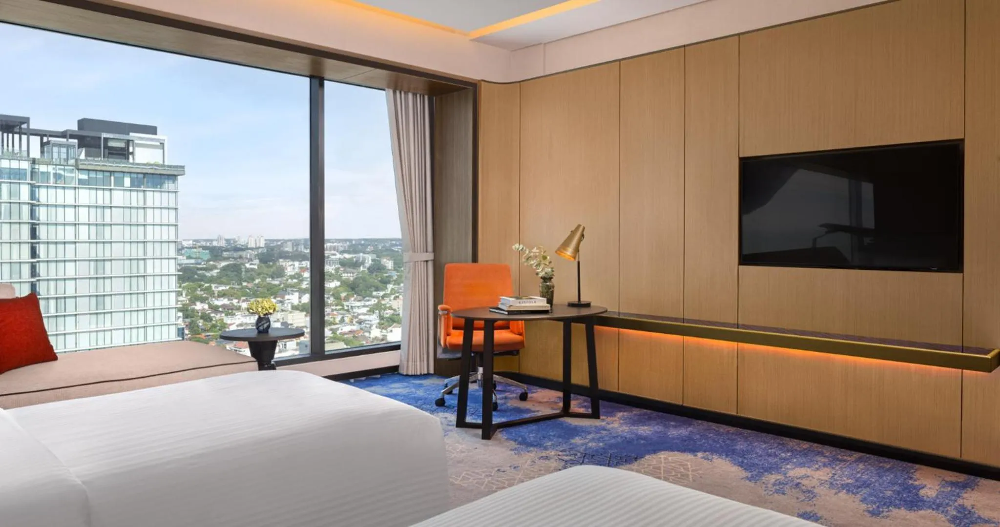 TV and multimedia, Bed in Amari Colombo, Sri Lanka