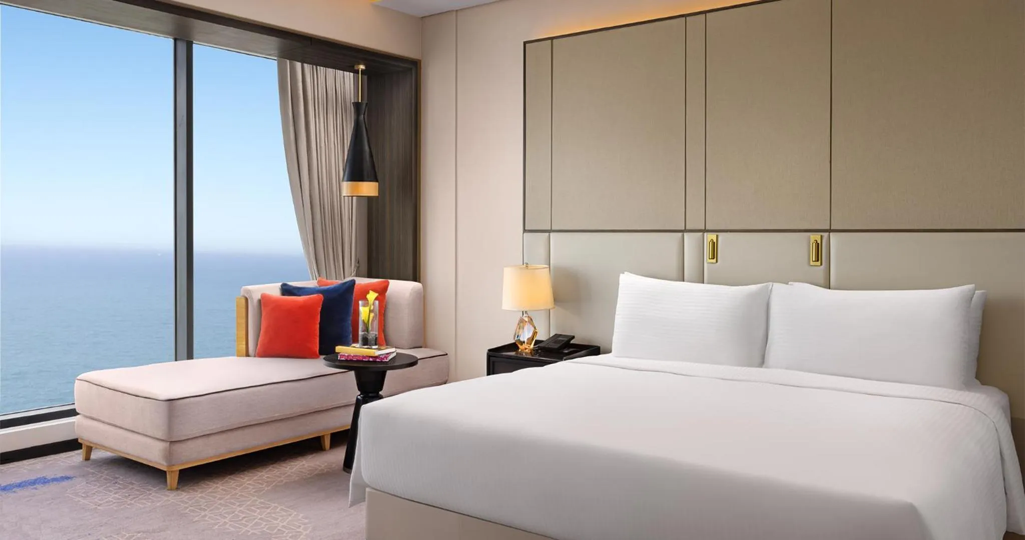 Bed in Amari Colombo, Sri Lanka