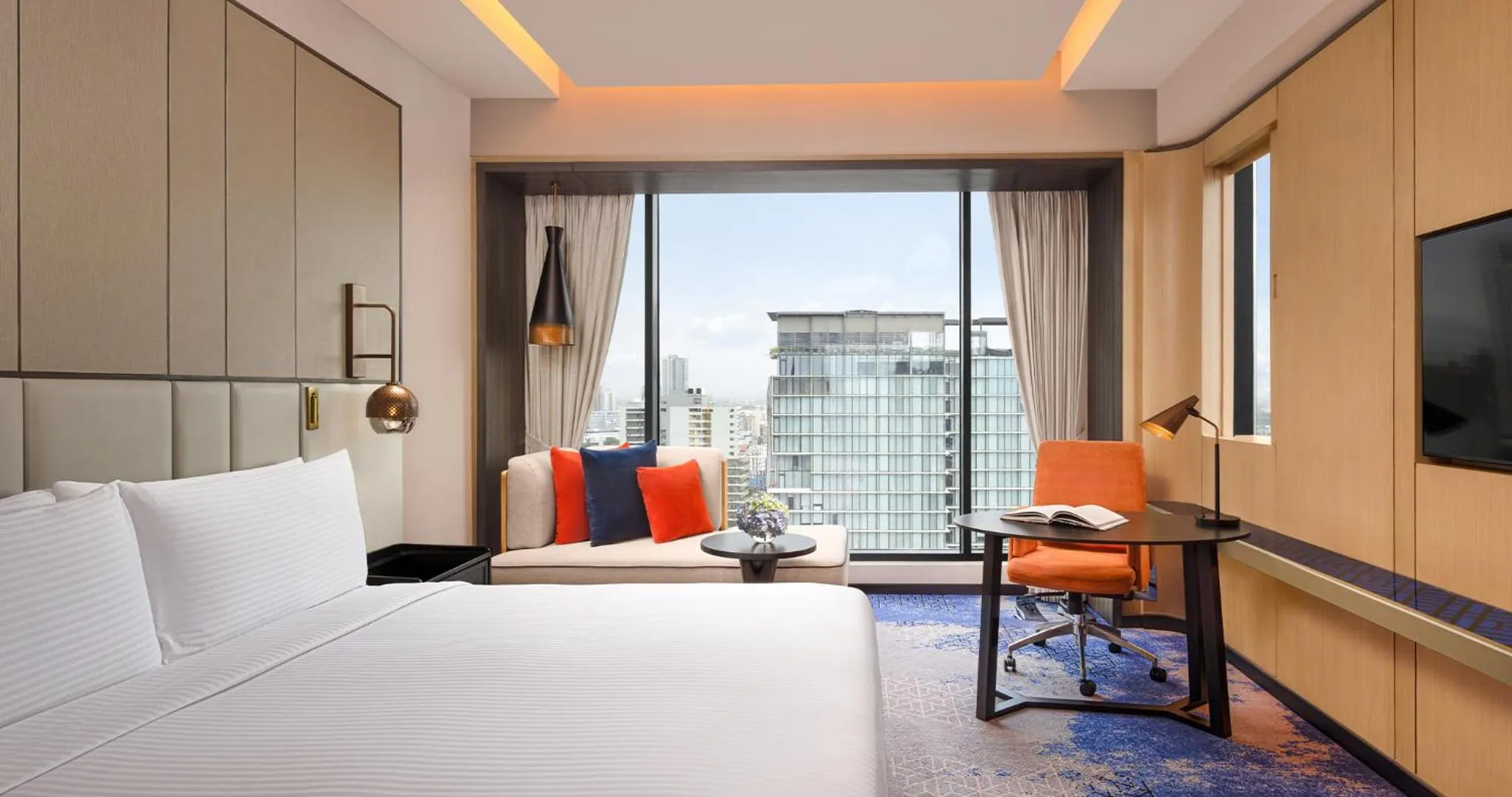 Bed in Amari Colombo, Sri Lanka