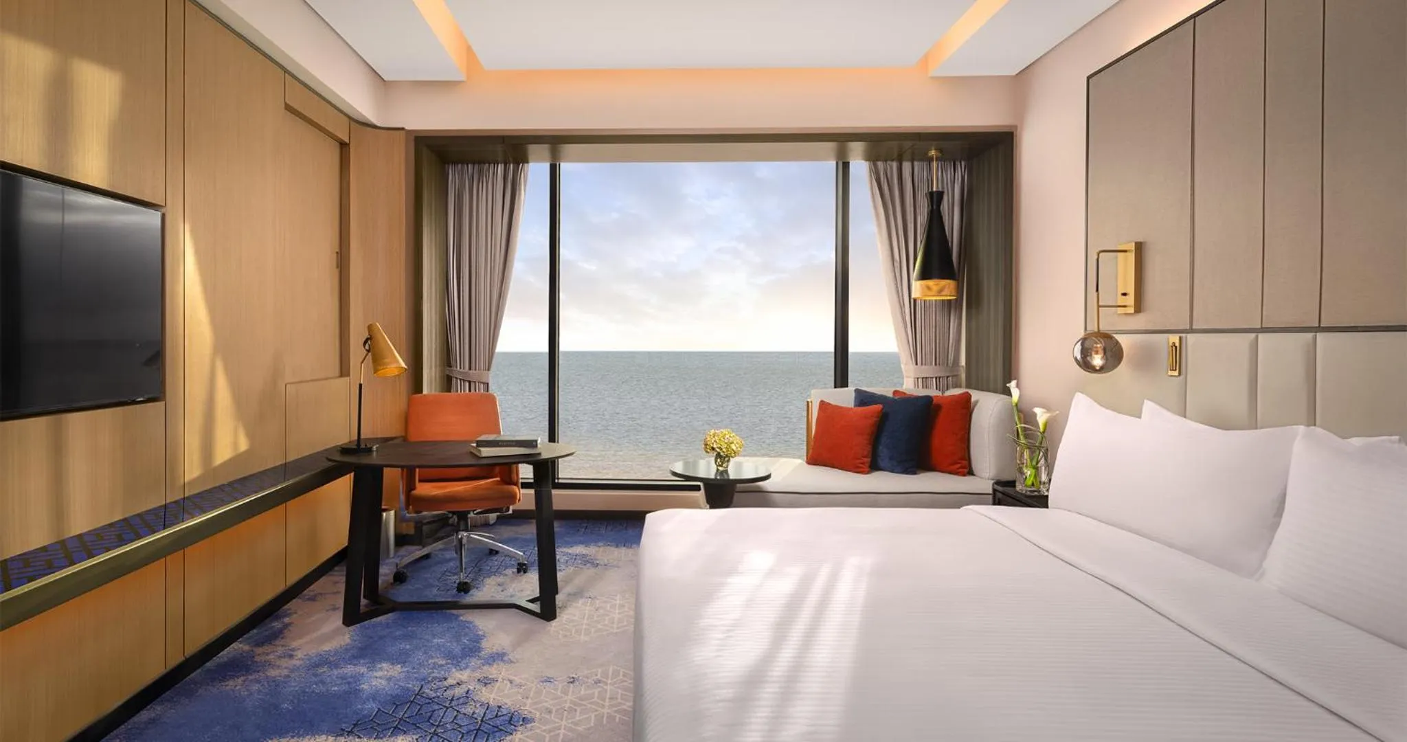 Bed in Amari Colombo, Sri Lanka