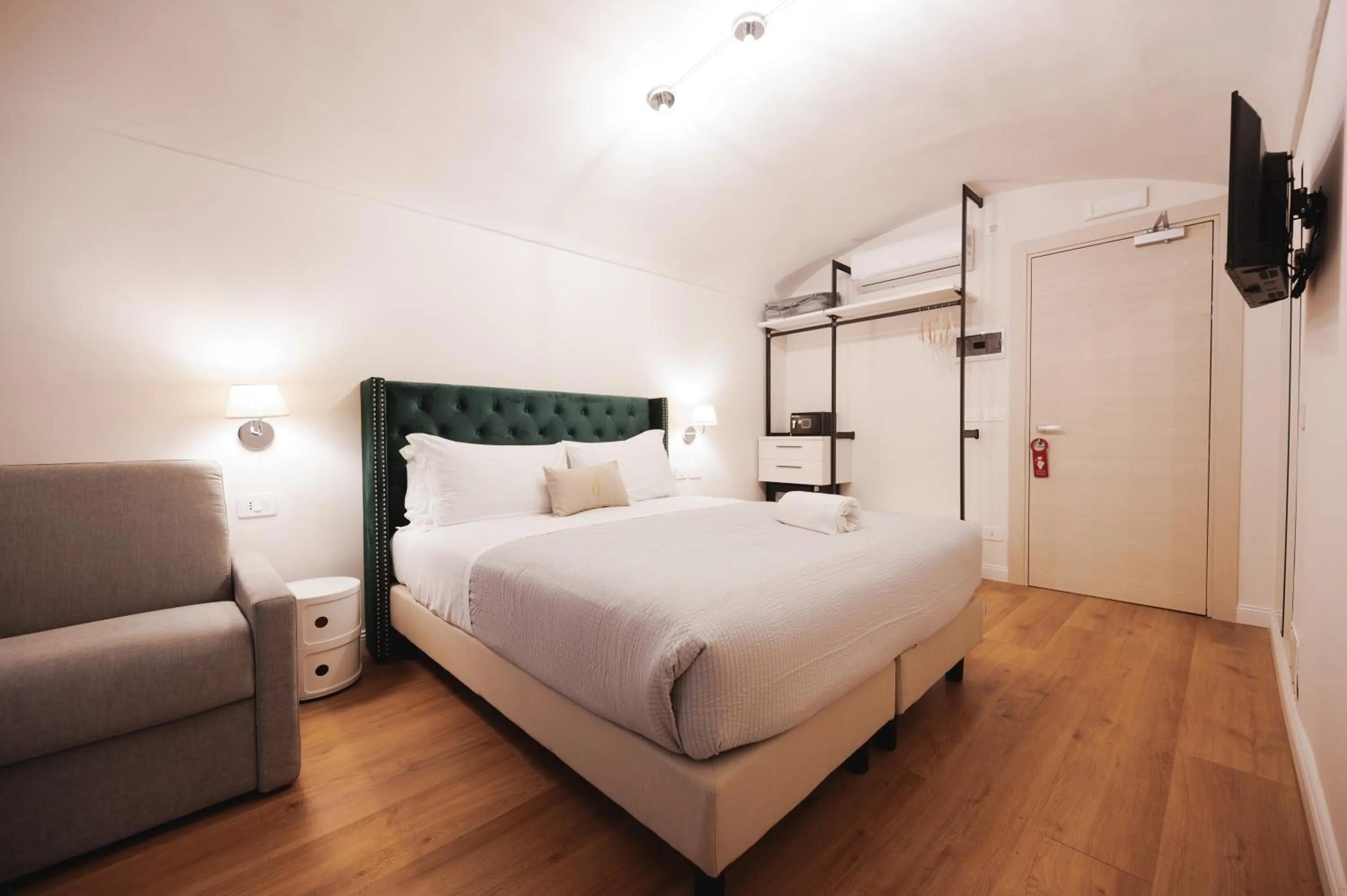 Photo of the whole room, Bed in Carlo Felice Boutique Hotel